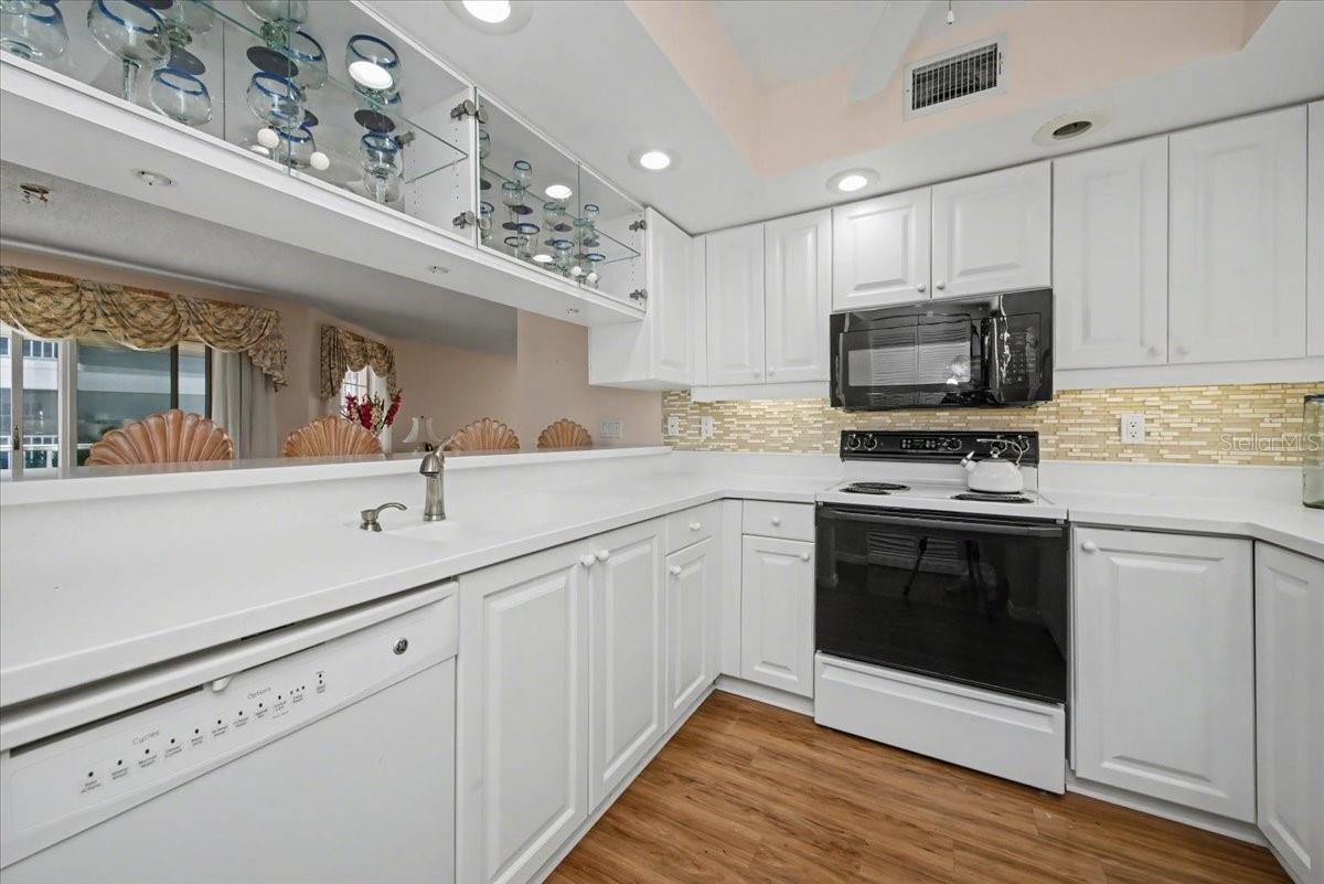 Image 11 of 32 For 1233 Edgewater Circle 65