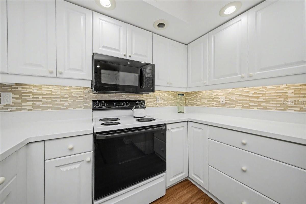 Image 12 of 32 For 1233 Edgewater Circle 65