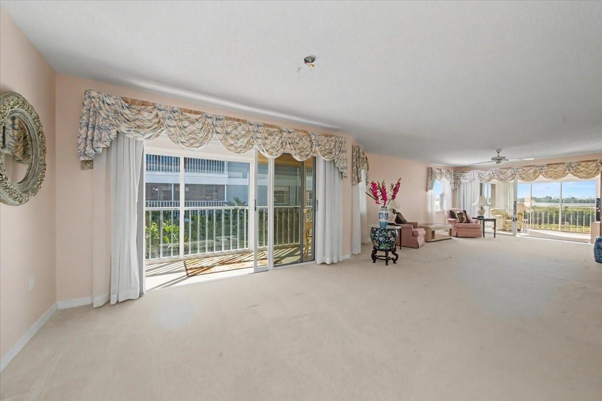 Image 16 of 32 For 1233 Edgewater Circle 65