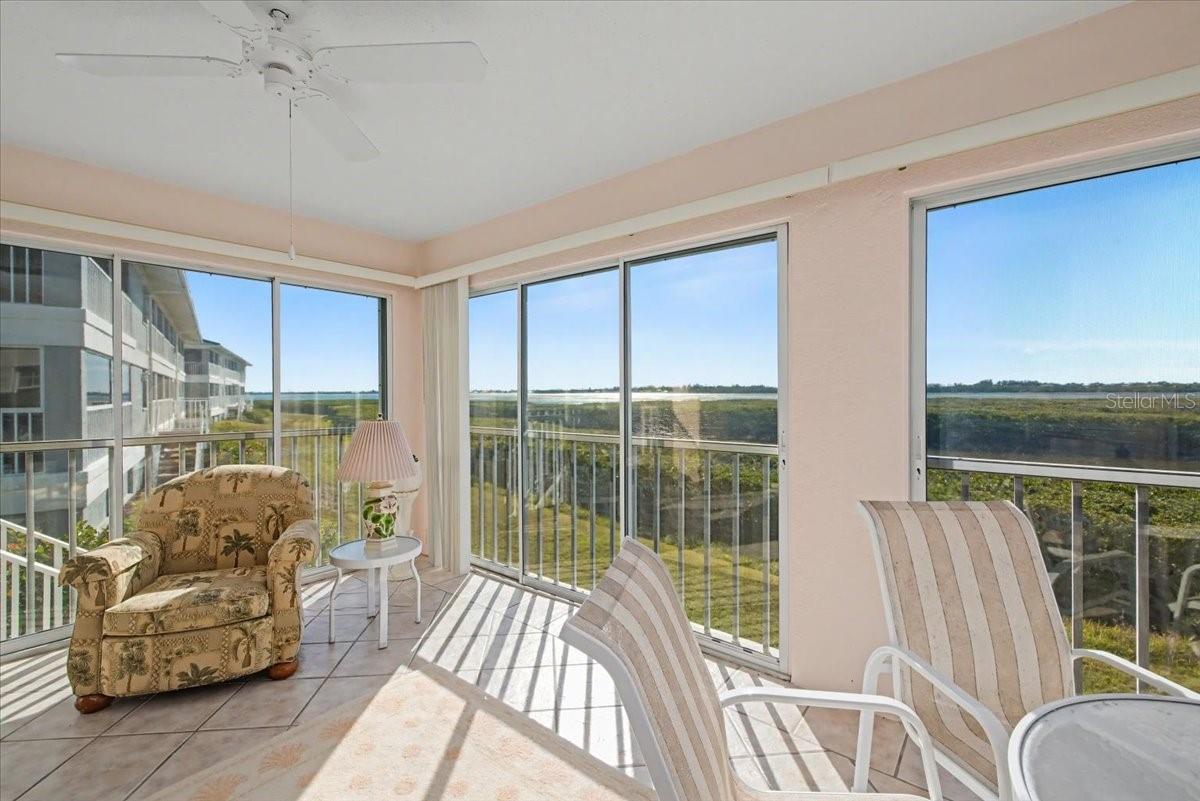 Image 18 of 32 For 1233 Edgewater Circle 65