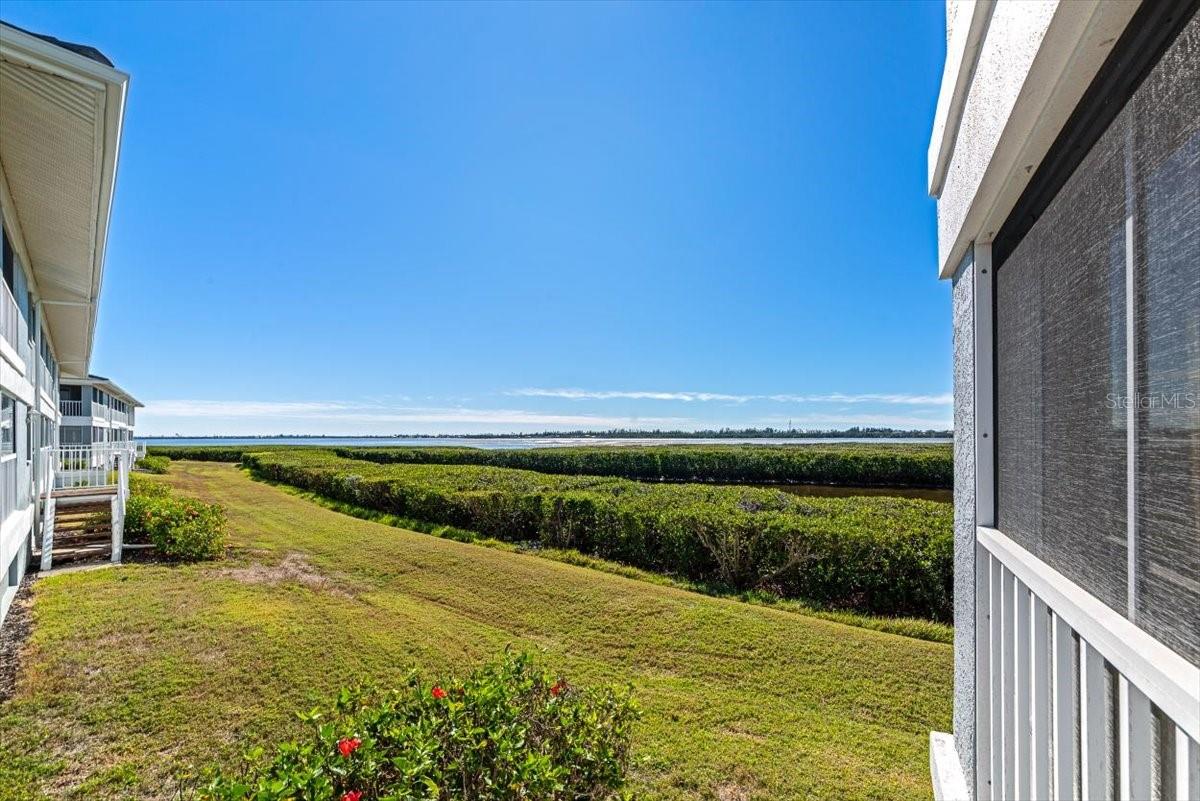 Image 20 of 32 For 1233 Edgewater Circle 65