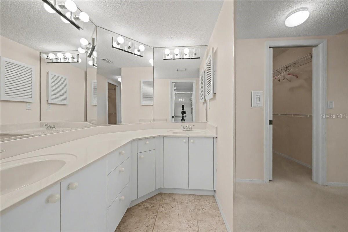 Image 23 of 32 For 1233 Edgewater Circle 65