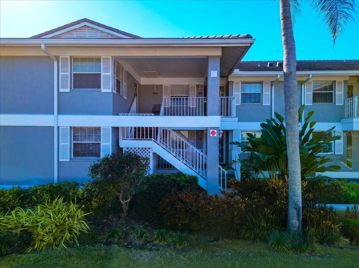 Image 5 of 32 For 1233 Edgewater Circle 65