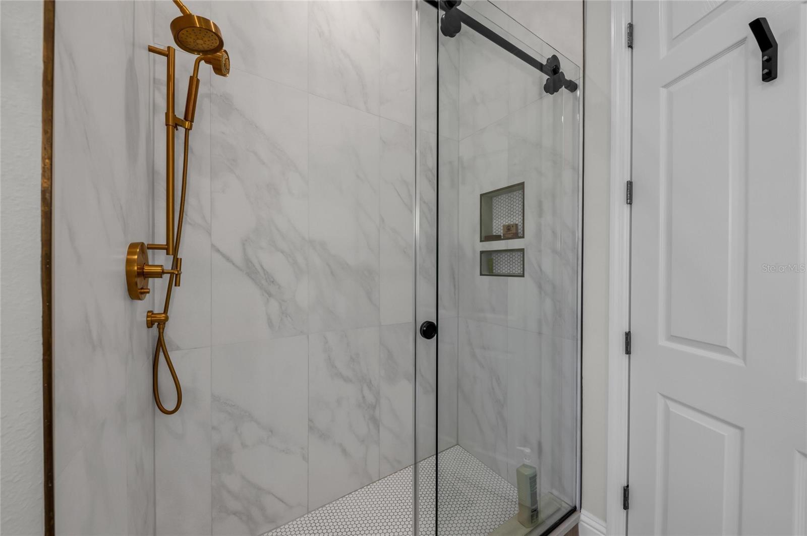 Image 42 of 70 For 7137 Ashland Glen