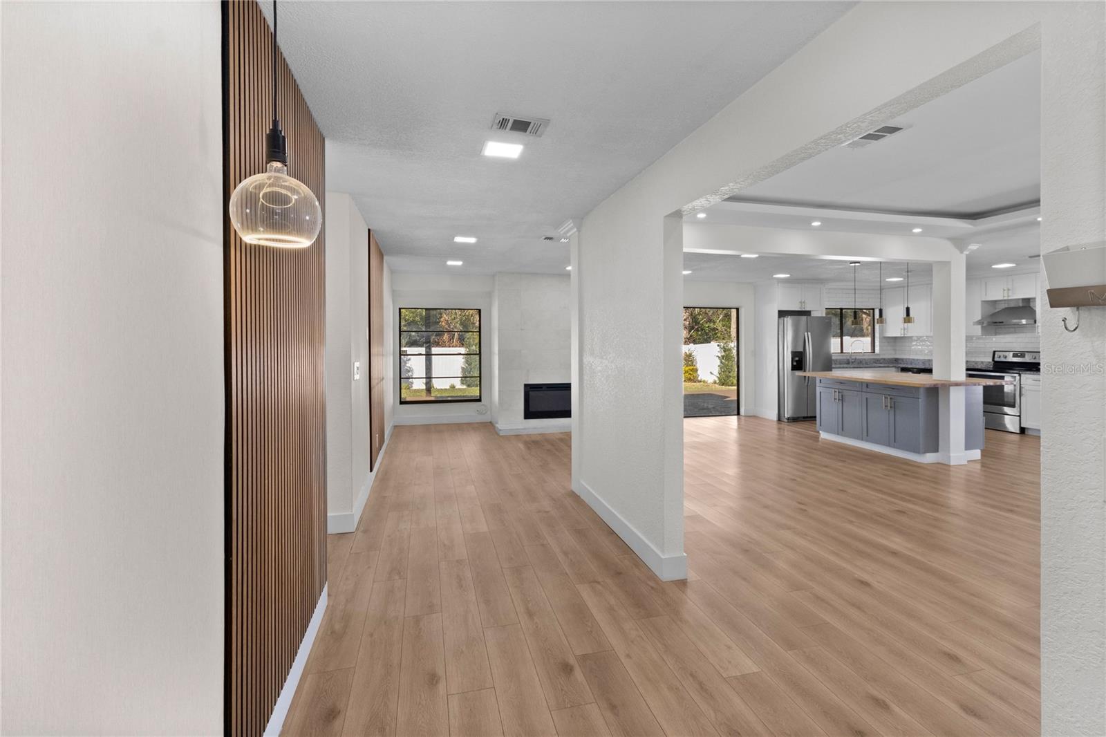 Image 10 of 42 For 14910 Winterwind Drive