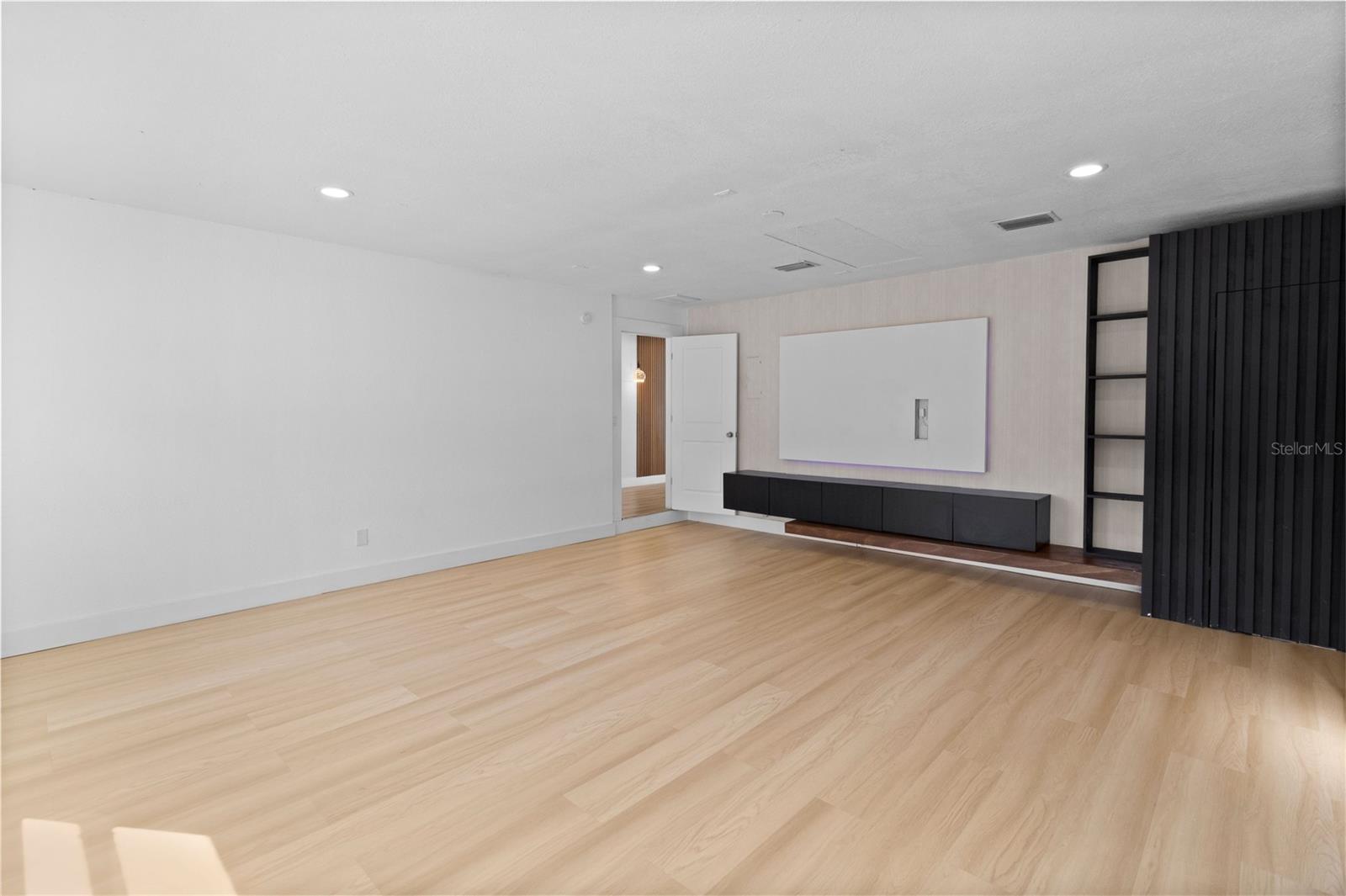 Image 26 of 42 For 14910 Winterwind Drive