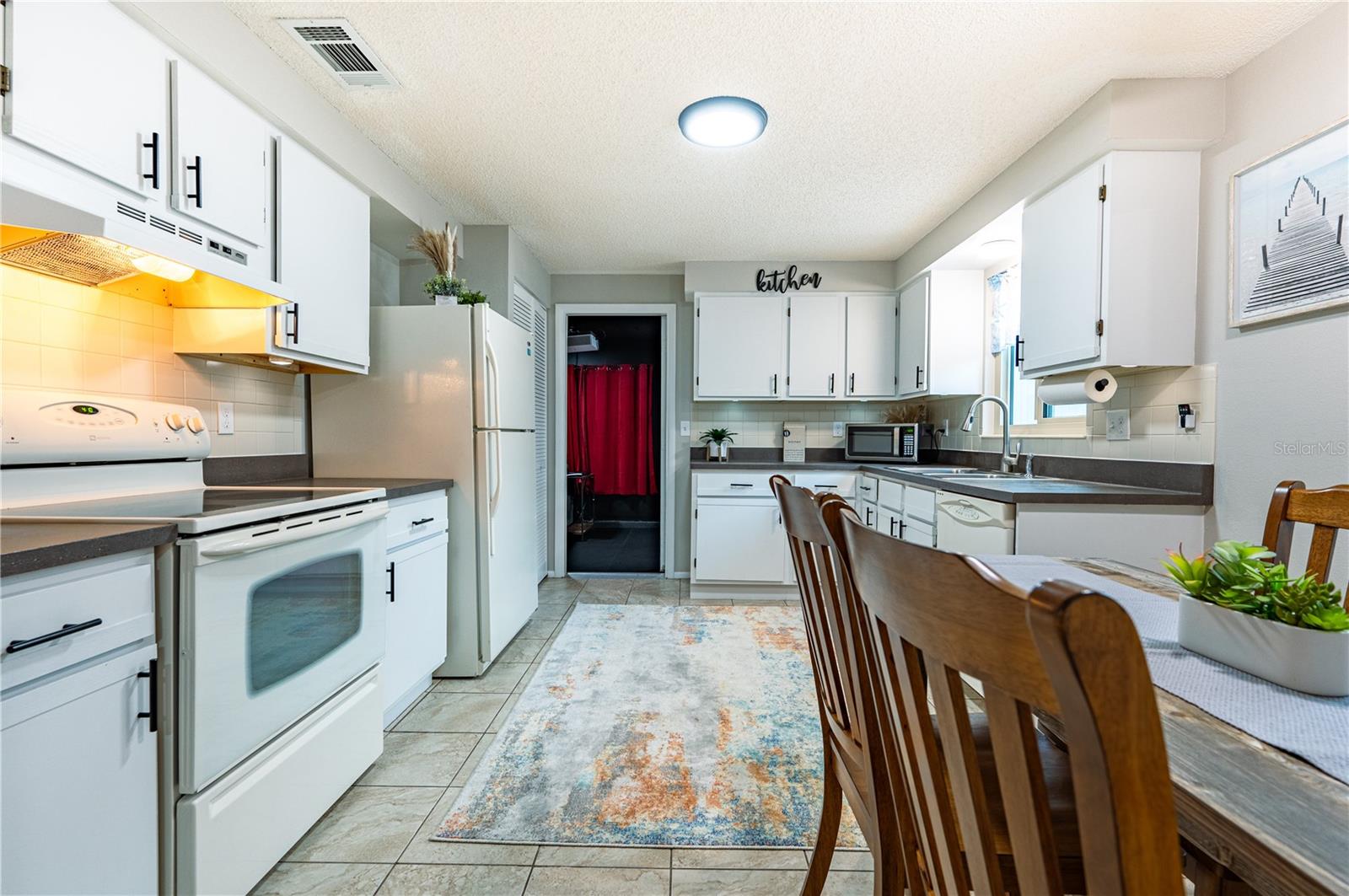 Image 11 of 44 For 6504 39th Avenue W