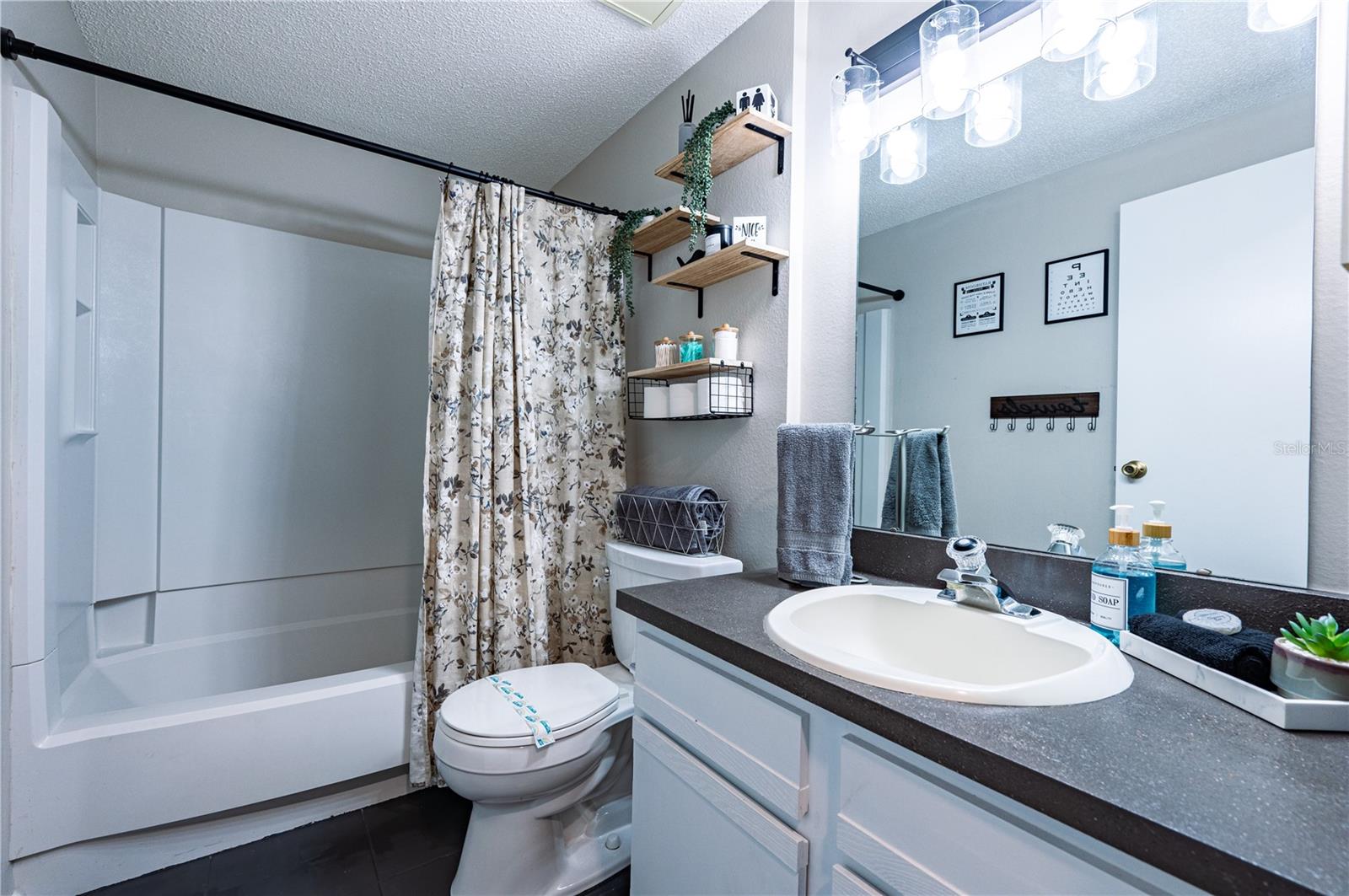 Image 20 of 44 For 6504 39th Avenue W