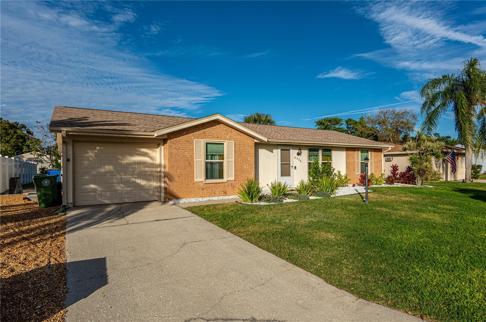 Image 3 of 44 For 6504 39th Avenue W