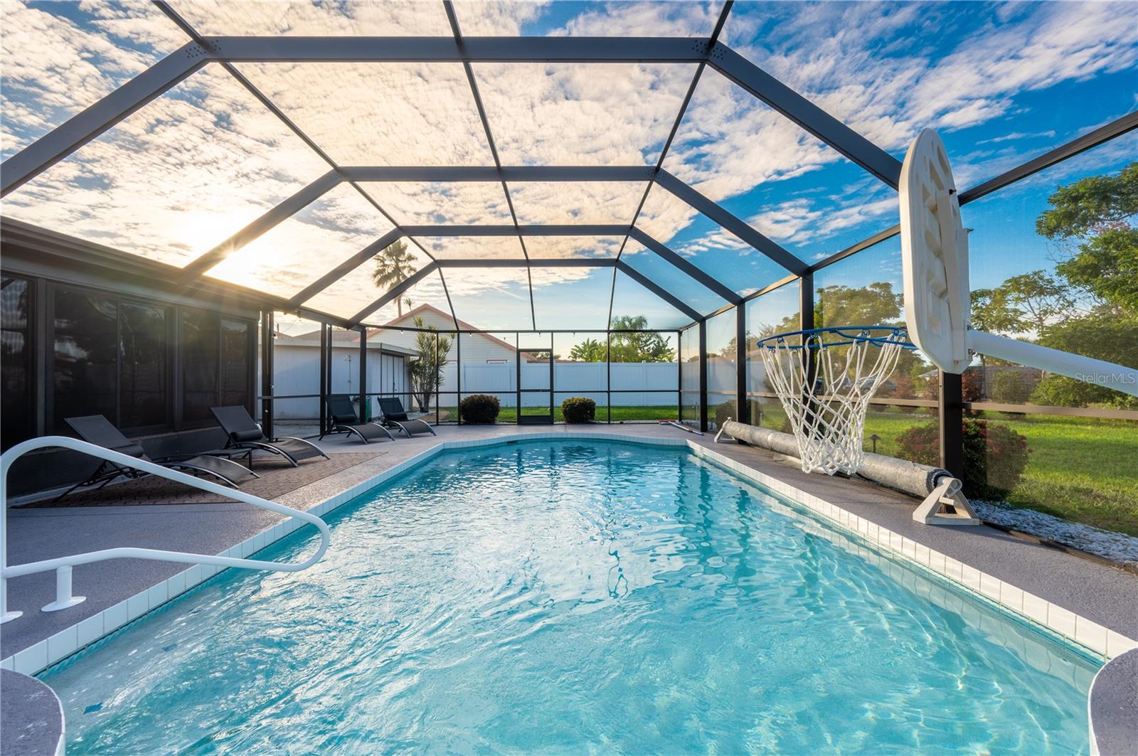 Image 32 of 44 For 6504 39th Avenue W