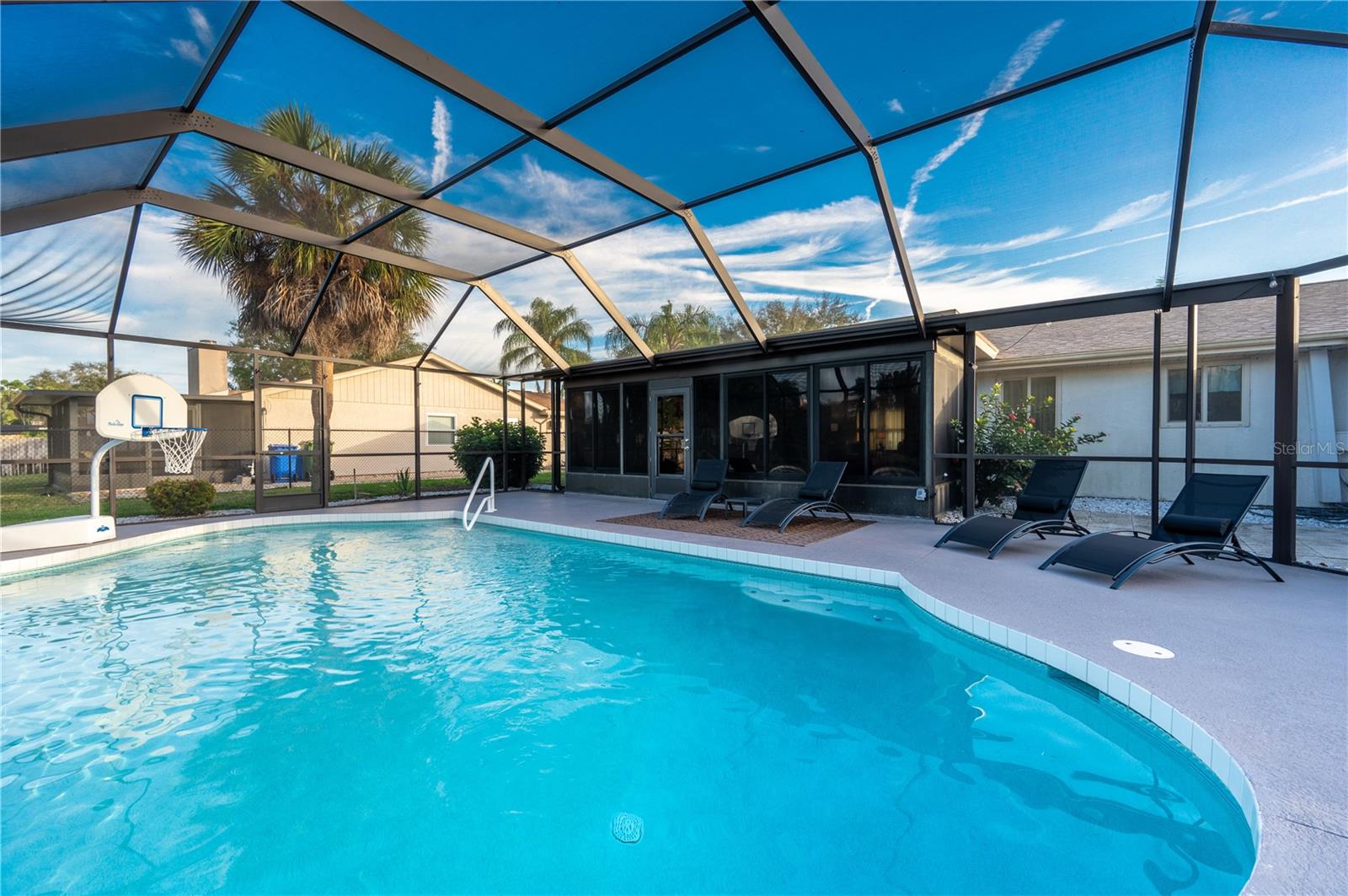 Image 33 of 44 For 6504 39th Avenue W