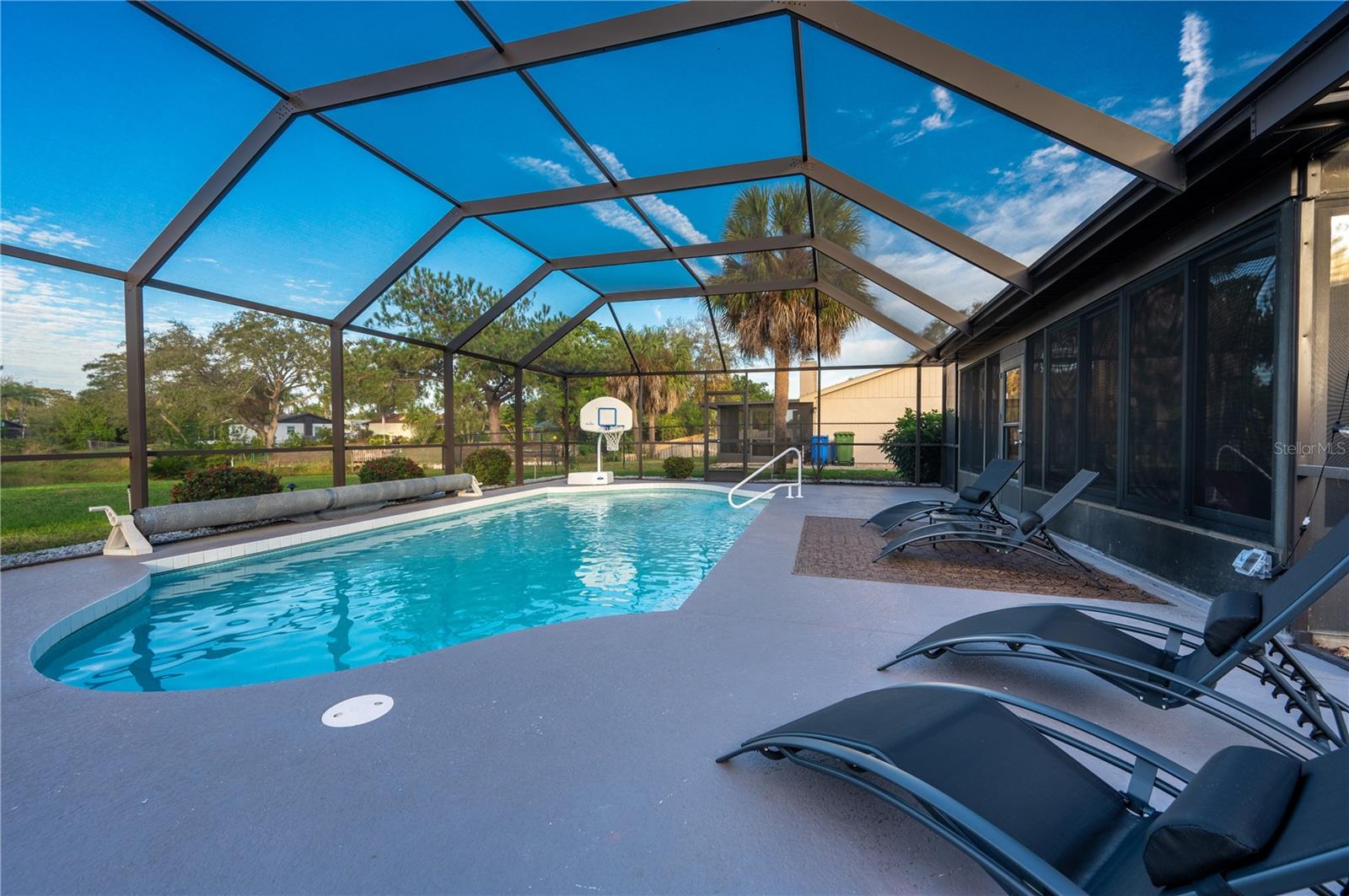 Image 34 of 44 For 6504 39th Avenue W