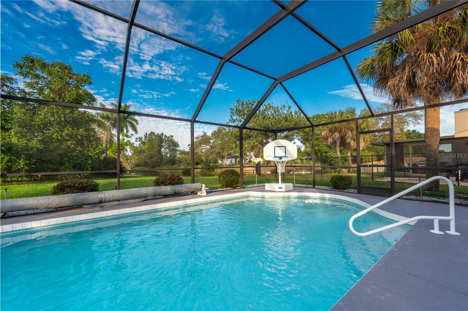 Image 37 of 44 For 6504 39th Avenue W