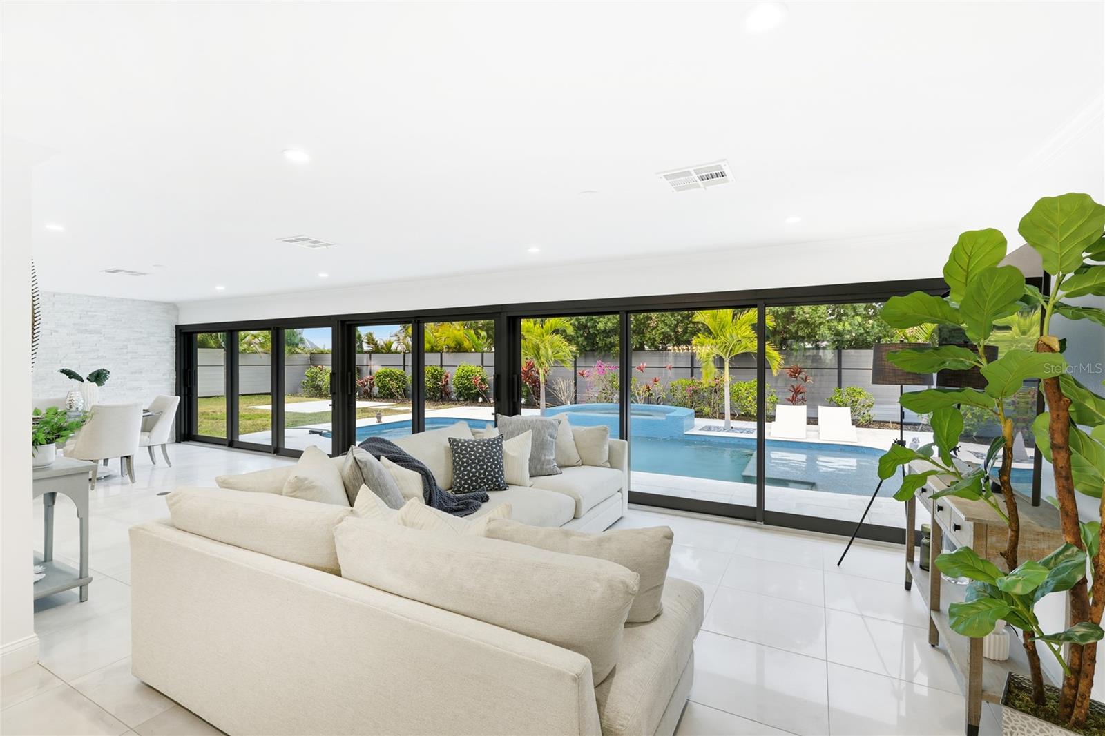 Image 14 of 83 For 526 Bird Key Drive