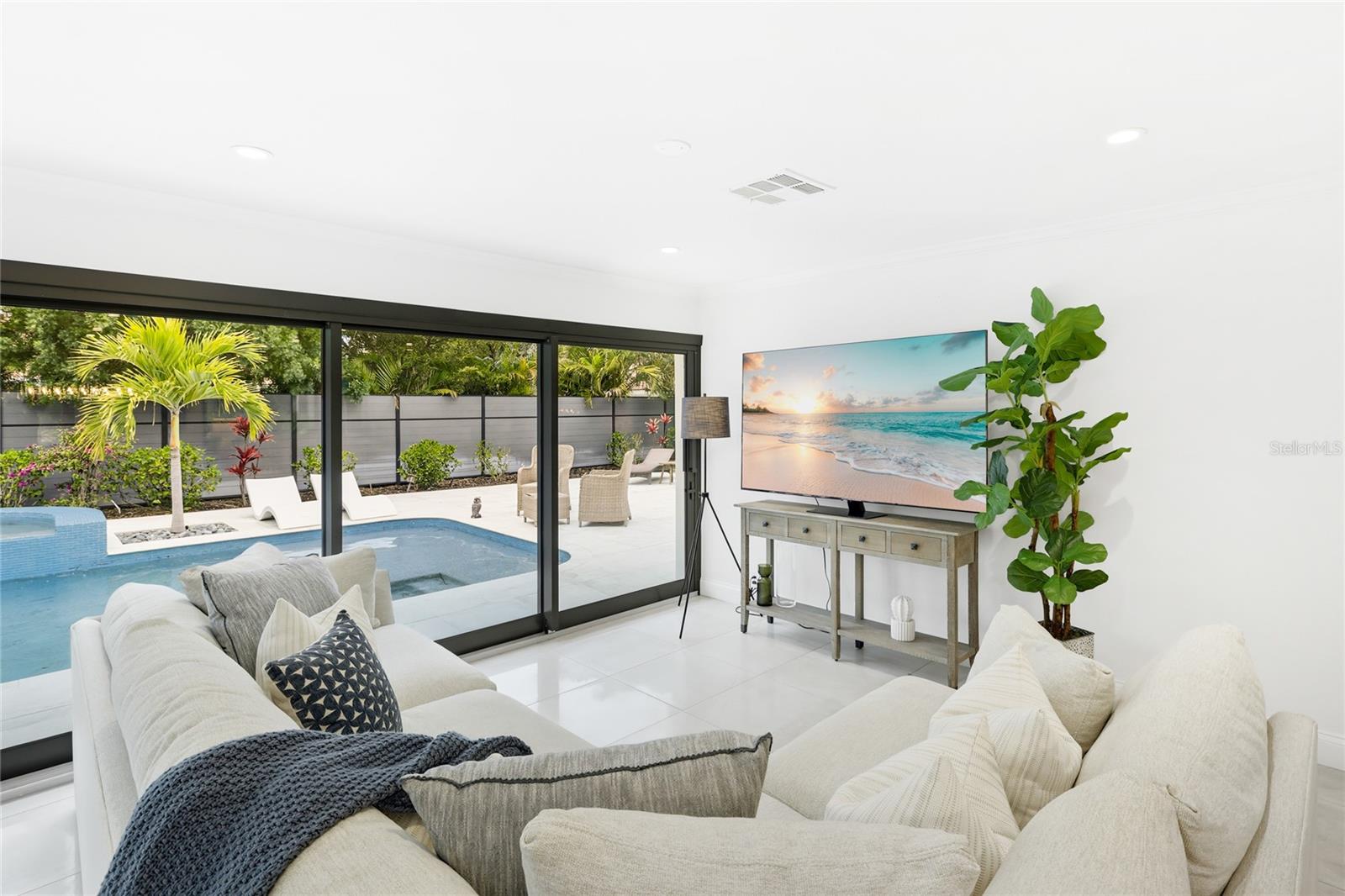 Image 15 of 83 For 526 Bird Key Drive