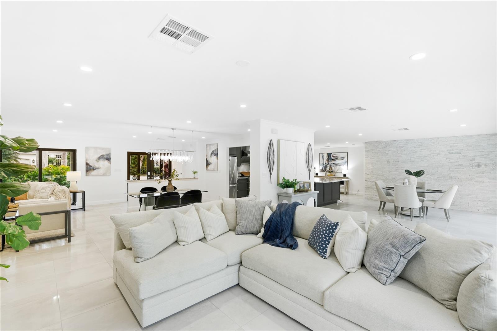 Image 17 of 83 For 526 Bird Key Drive