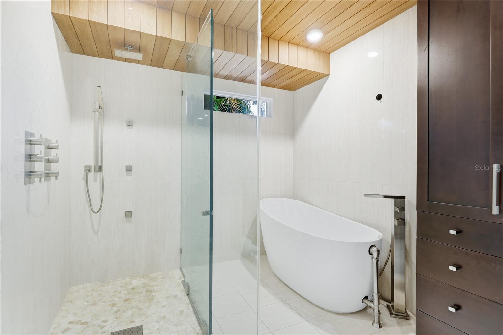 Image 34 of 83 For 526 Bird Key Drive