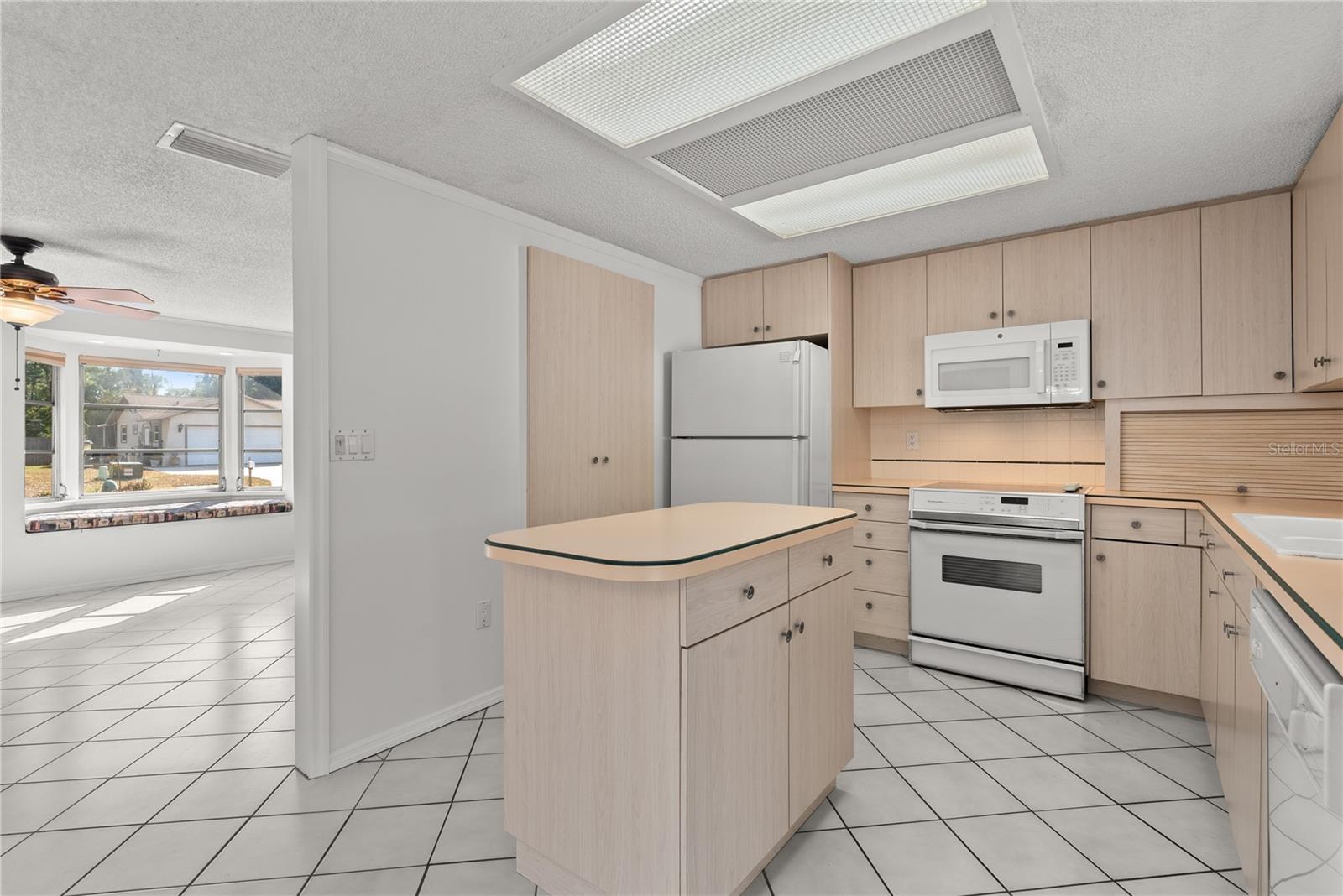 Image 12 of 47 For 3717 Prado Drive