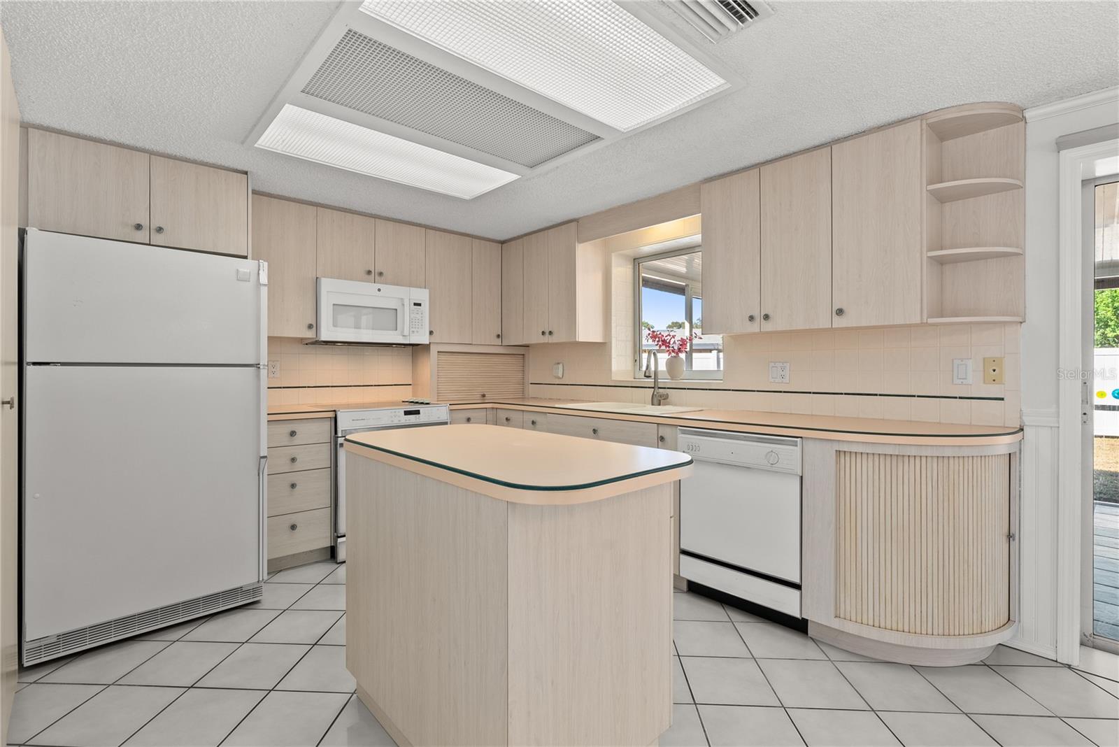 Image 14 of 47 For 3717 Prado Drive