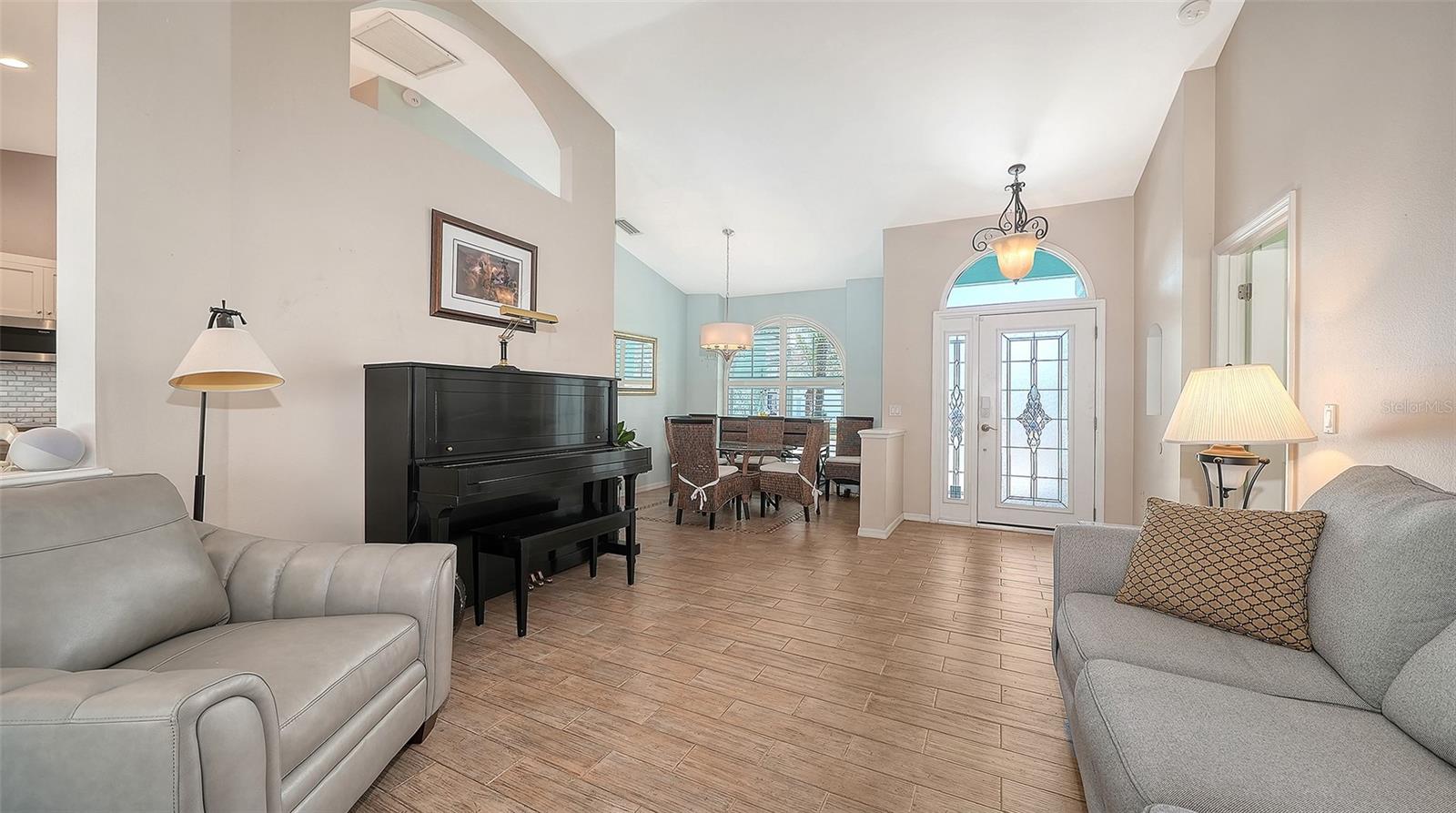 Image 5 of 24 For 8972 Huntington Pointe Drive