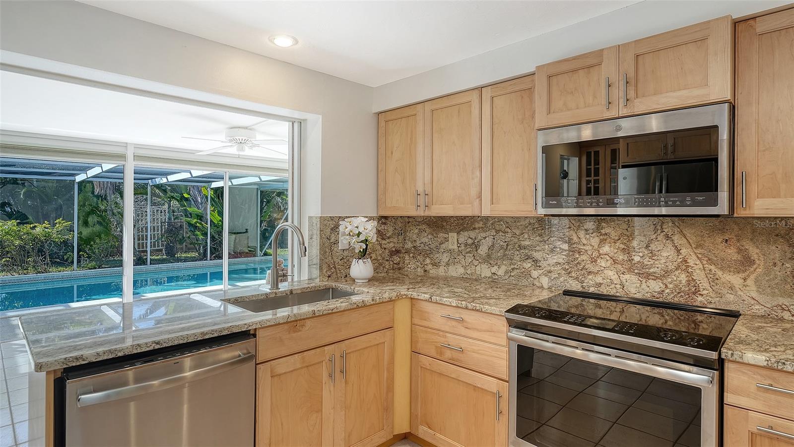 Image 13 of 39 For 626 46th Street