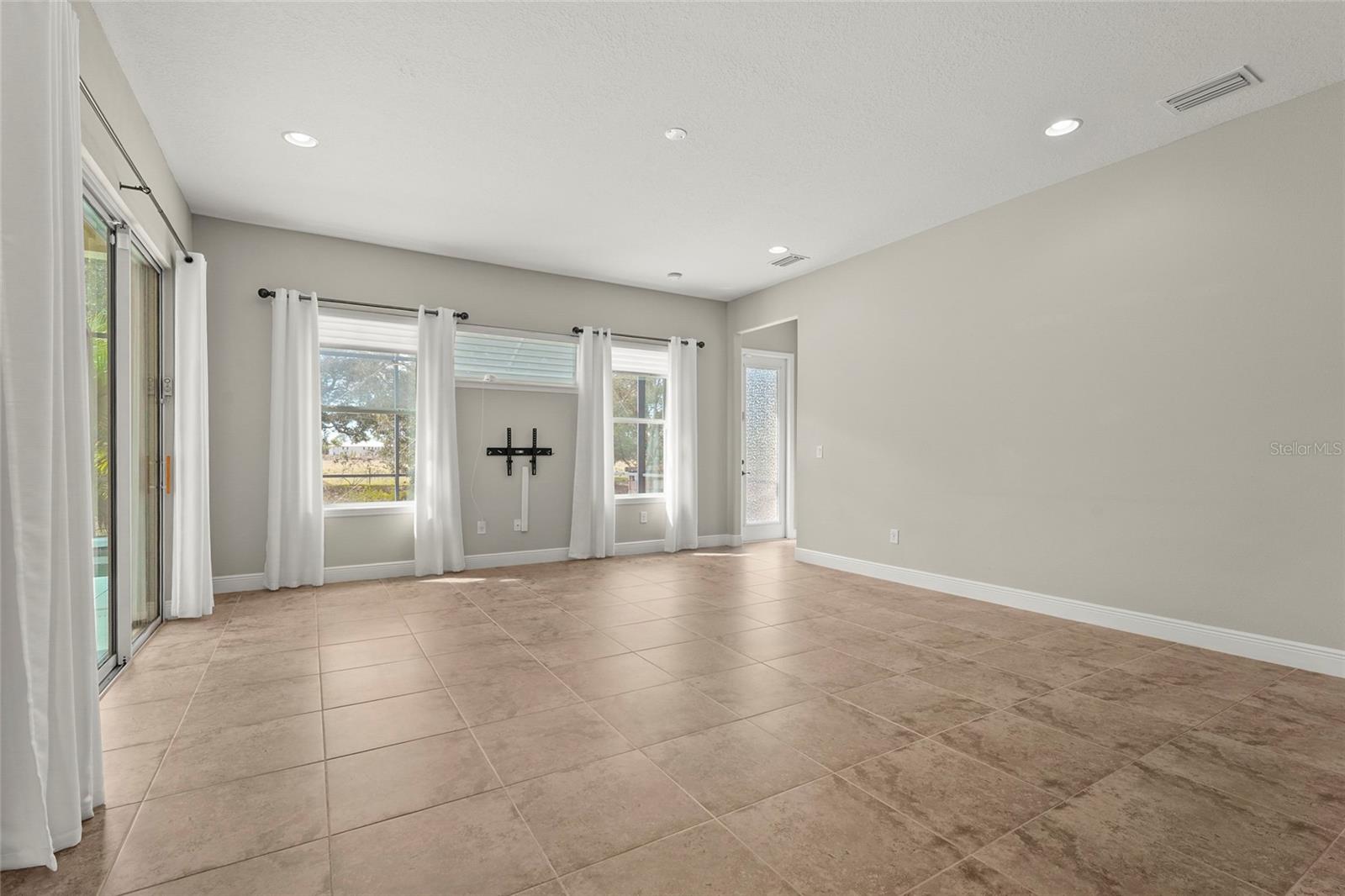 Image 22 of 73 For 5750 Rock Dove Drive