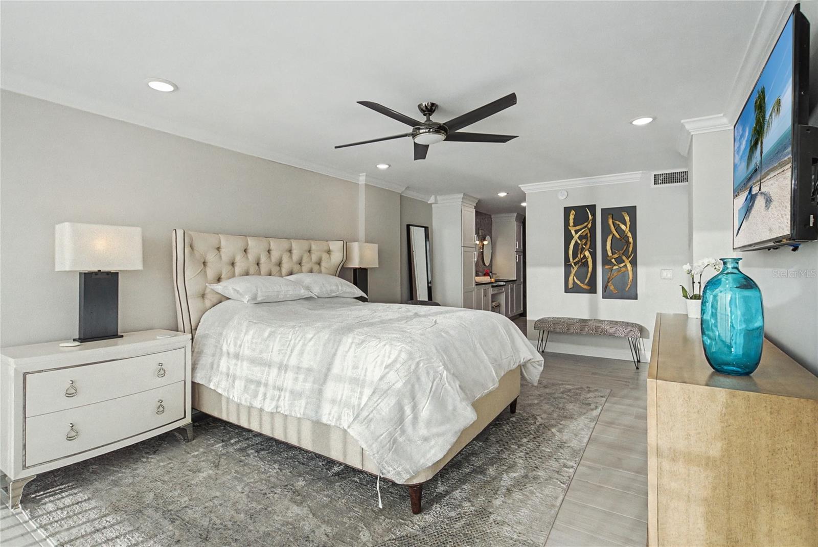 Image 22 of 63 For 19 Whispering Sands Drive 1105