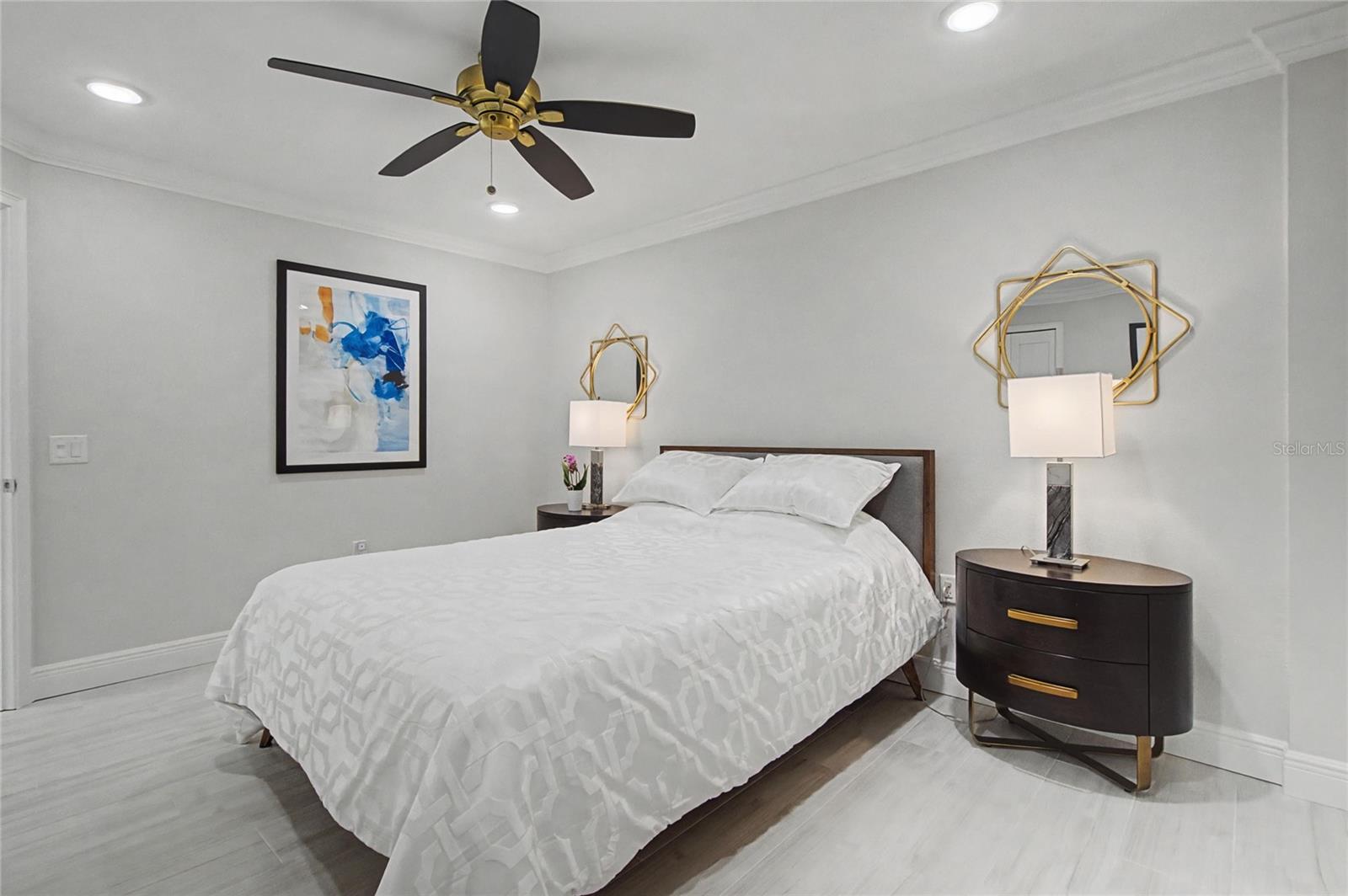 Image 28 of 63 For 19 Whispering Sands Drive 1105