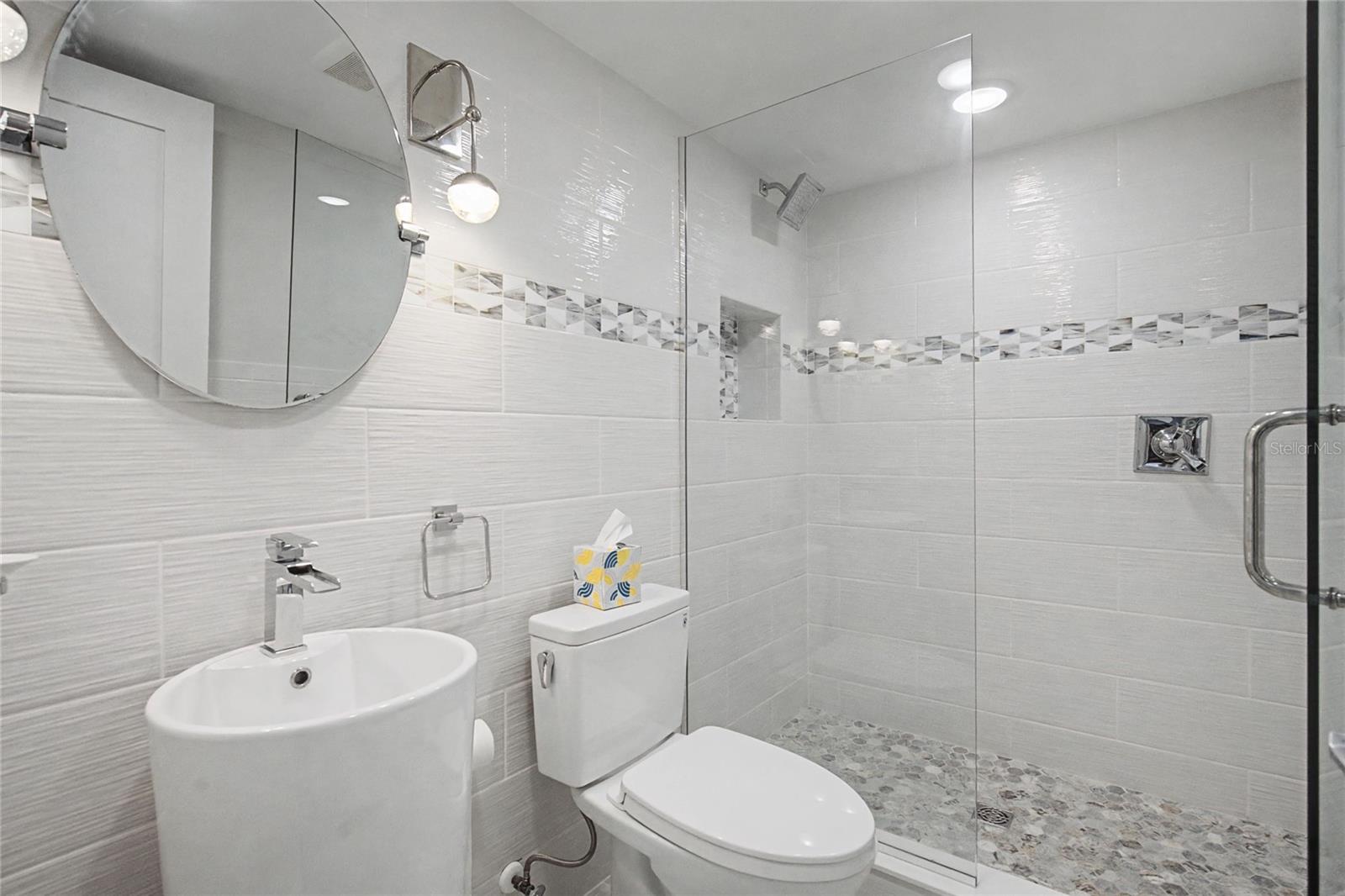 Image 30 of 63 For 19 Whispering Sands Drive 1105