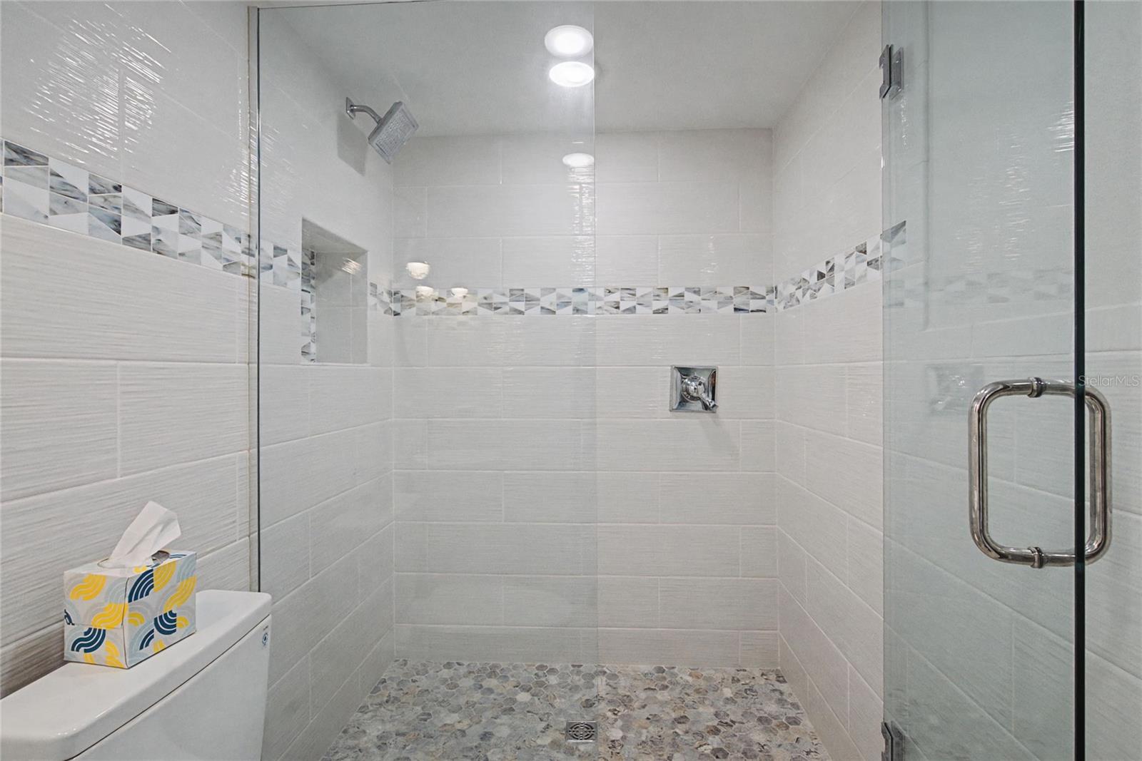 Image 31 of 63 For 19 Whispering Sands Drive 1105