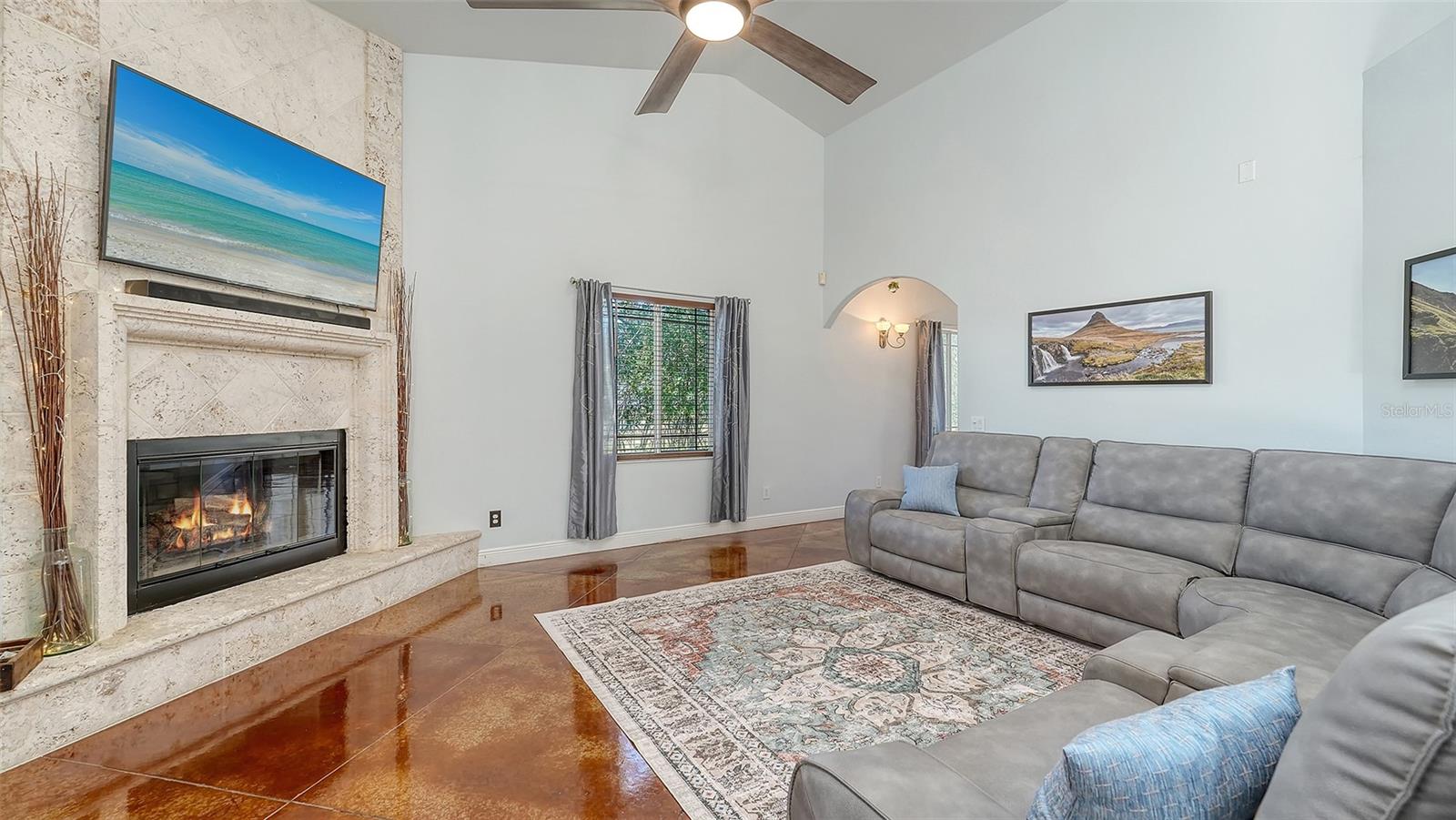 Image 13 of 58 For 2098 Palm View Road