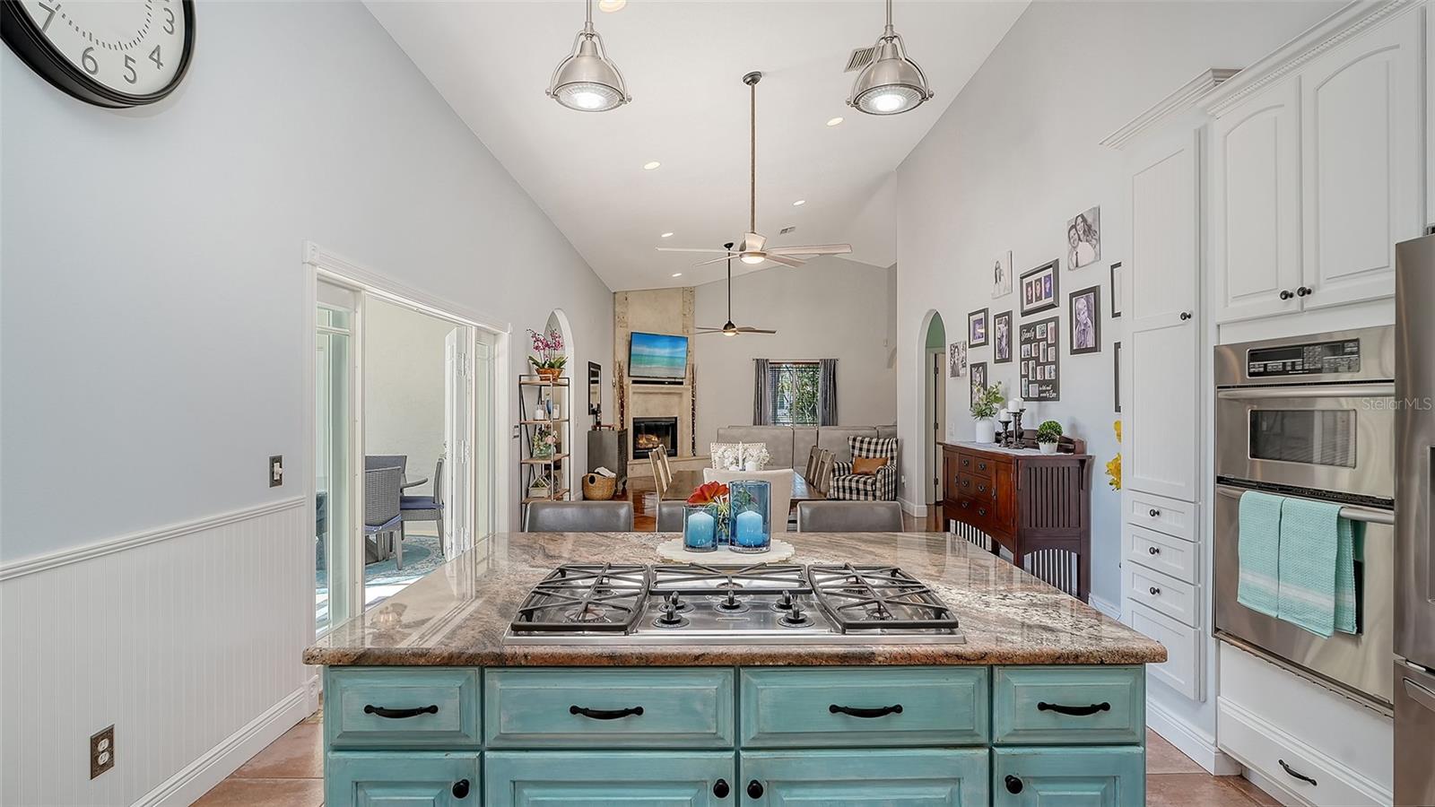 Image 20 of 58 For 2098 Palm View Road