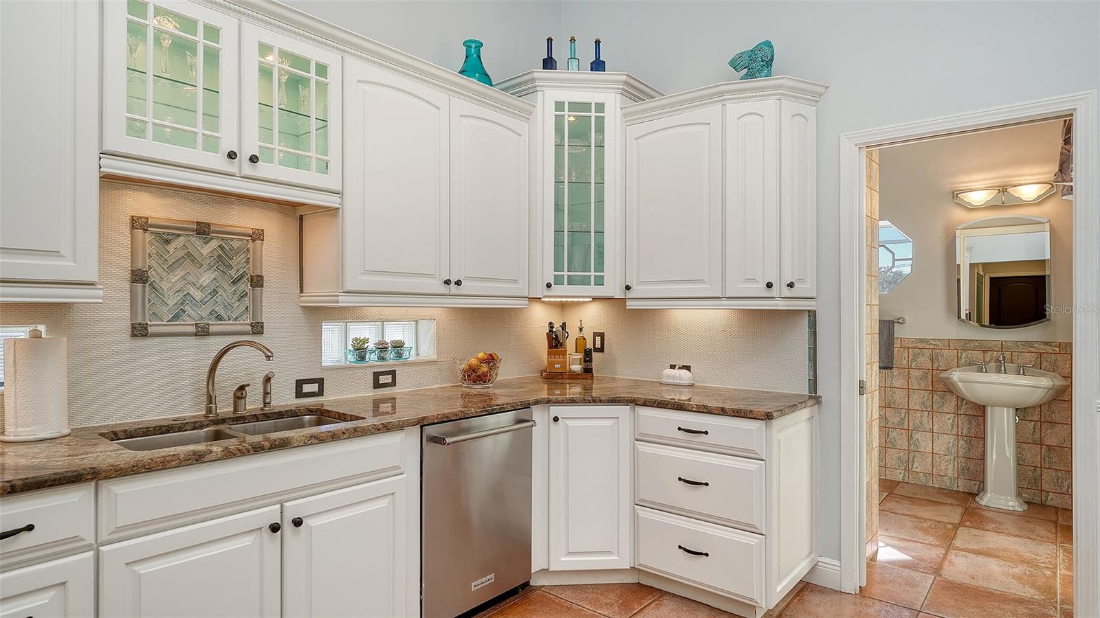 Image 21 of 58 For 2098 Palm View Road