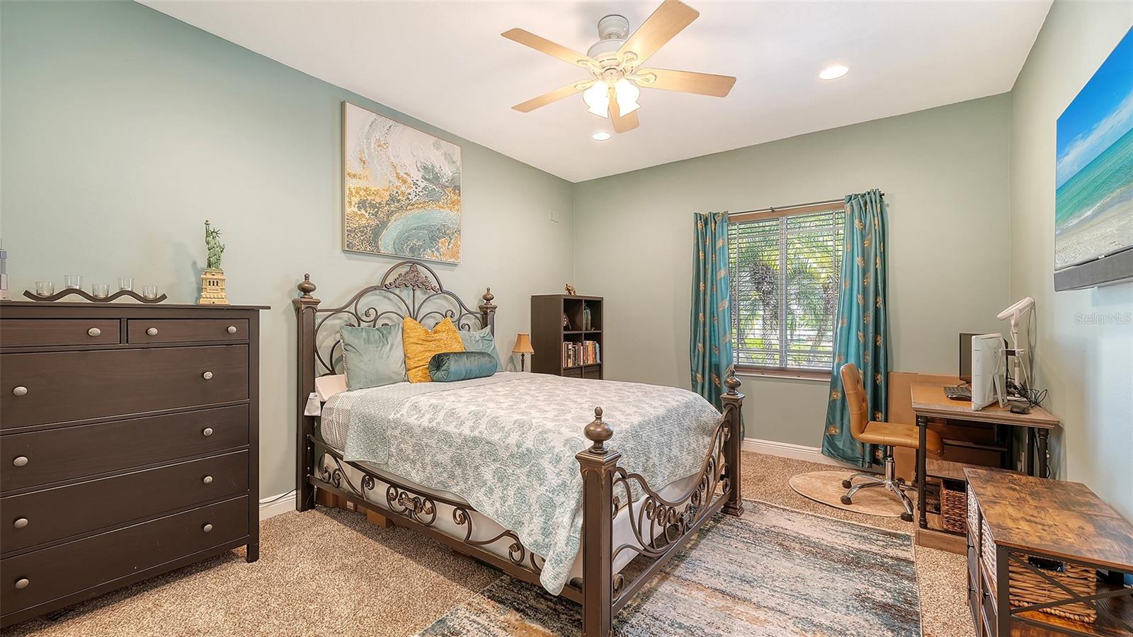 Image 29 of 58 For 2098 Palm View Road