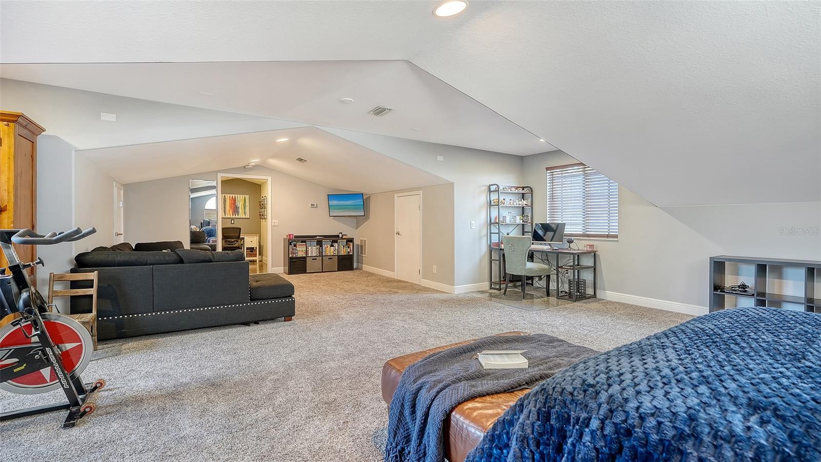 Image 38 of 58 For 2098 Palm View Road