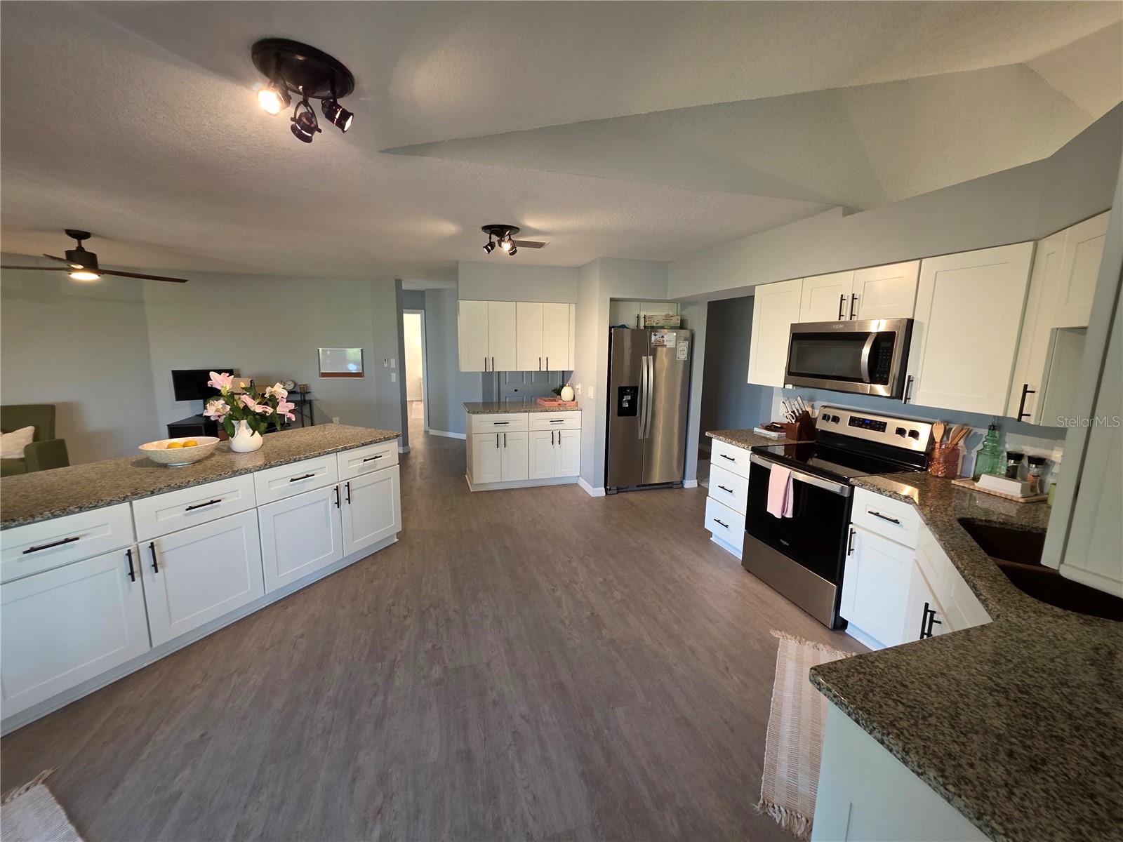 Image 11 of 45 For 13 Seaward Circle