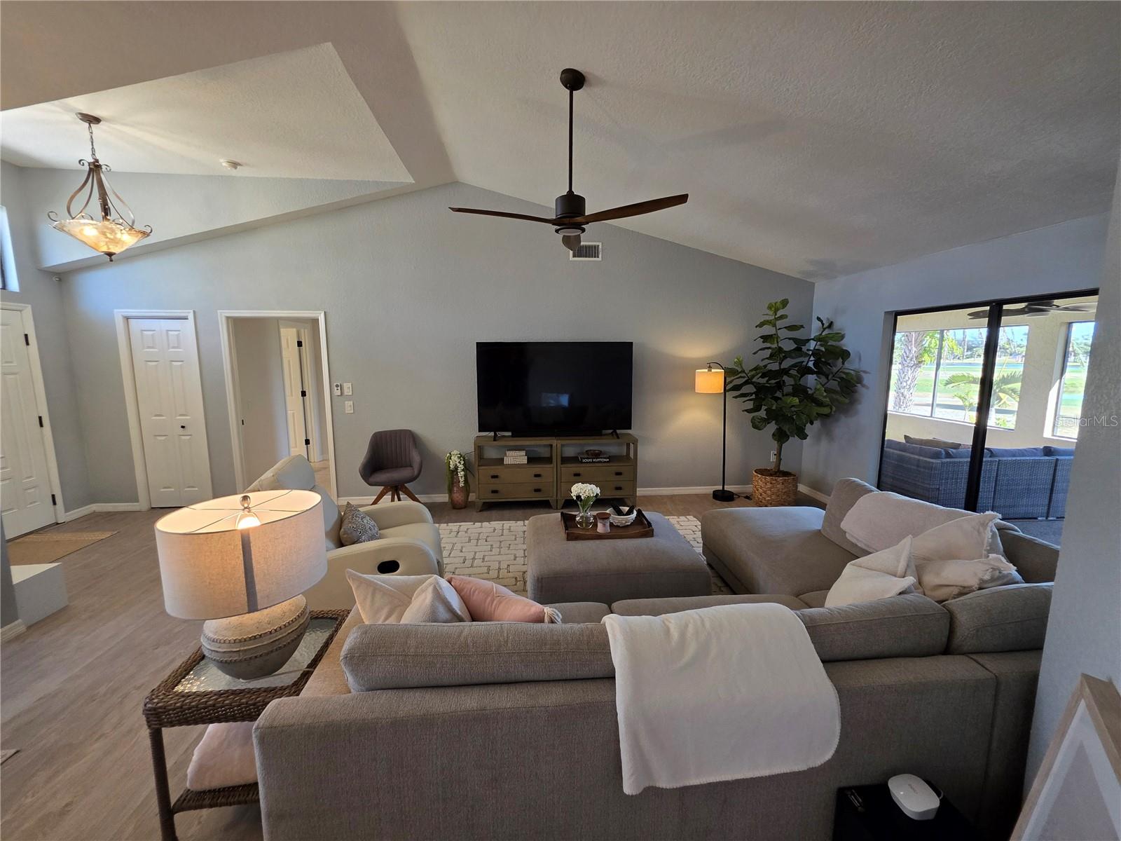 Image 34 of 45 For 13 Seaward Circle