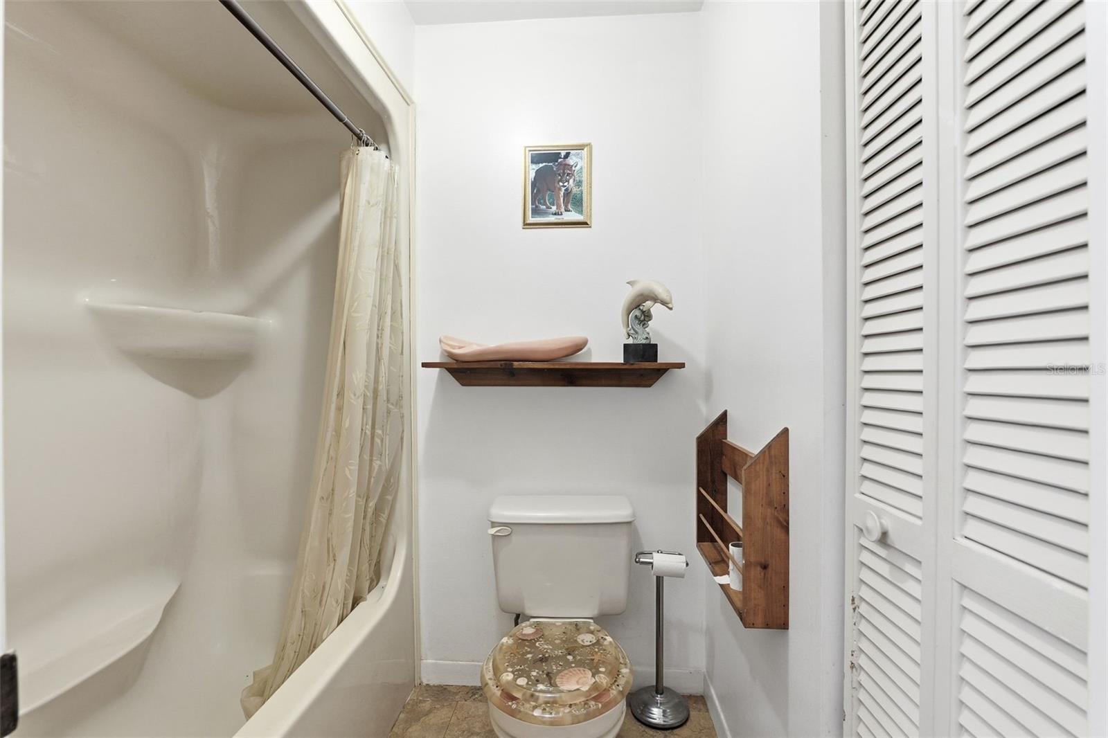 Image 12 of 38 For 2070 Courtenay Parkway