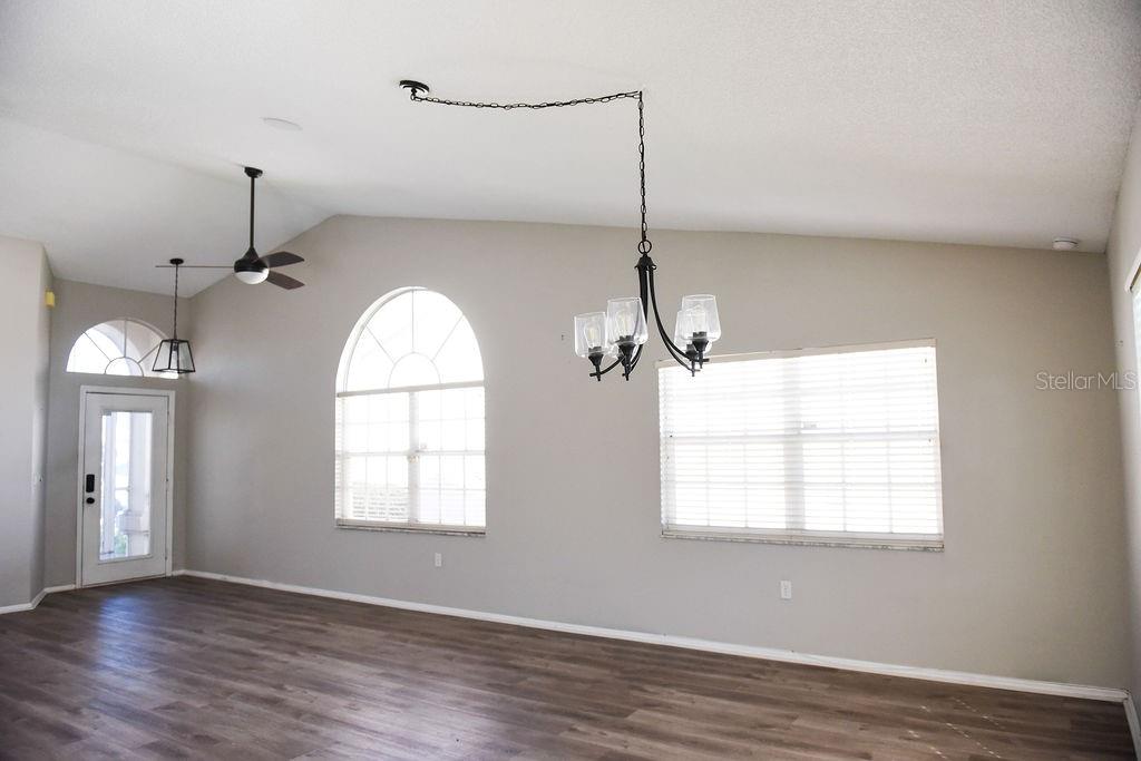 Image 11 of 42 For 4819 Raintree