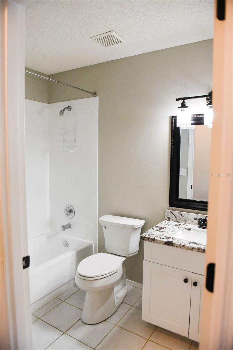 Image 23 of 42 For 4819 Raintree