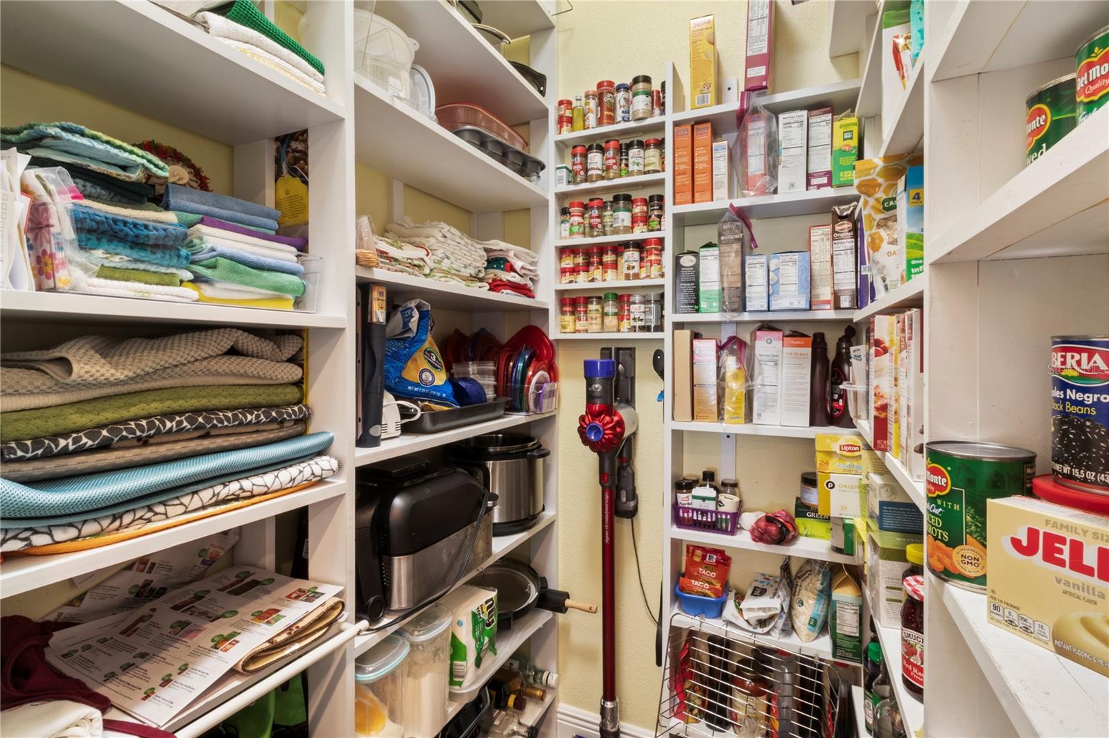 Image 17 of 59 For 1205 Thornbury Drive