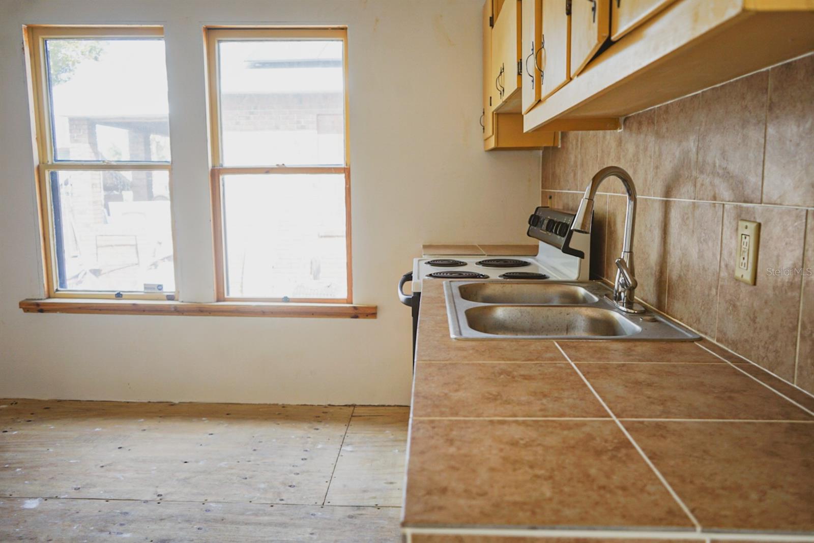 Image 11 of 26 For 146 Hernando Avenue