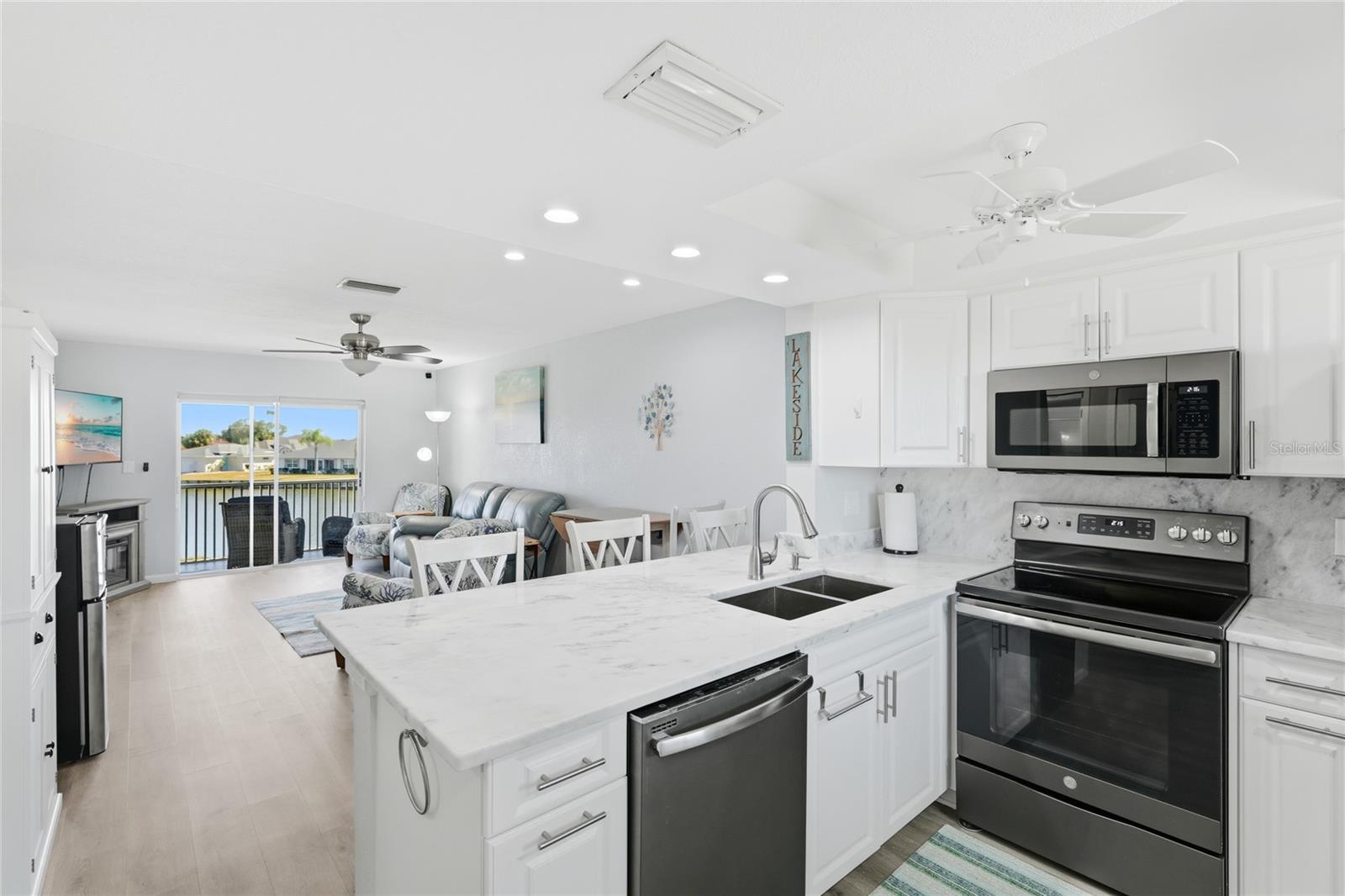 Image 3 of 33 For 12538 Kingsway Circle 605