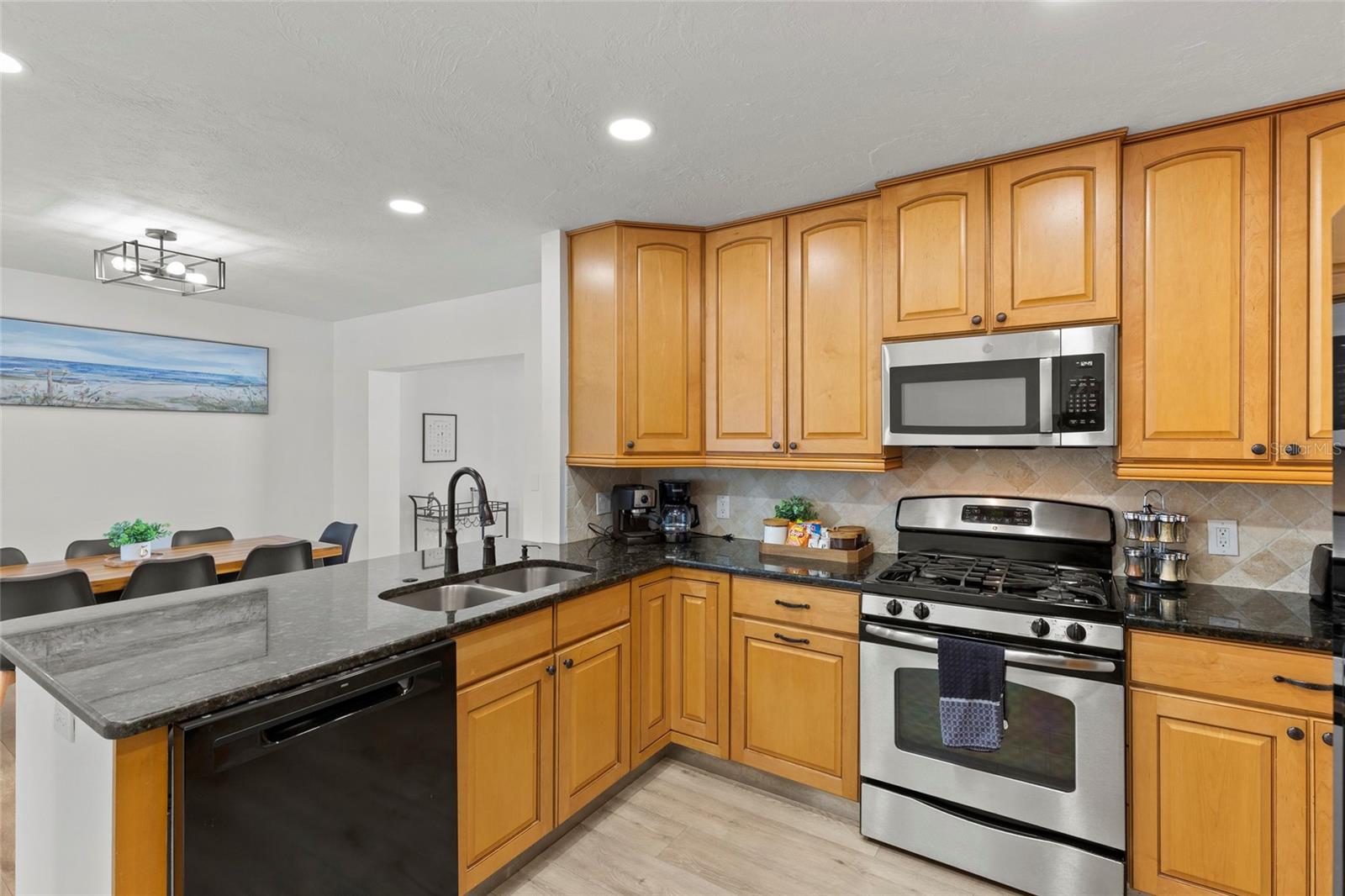 Image 4 of 24 For 7408 14th Avenue W