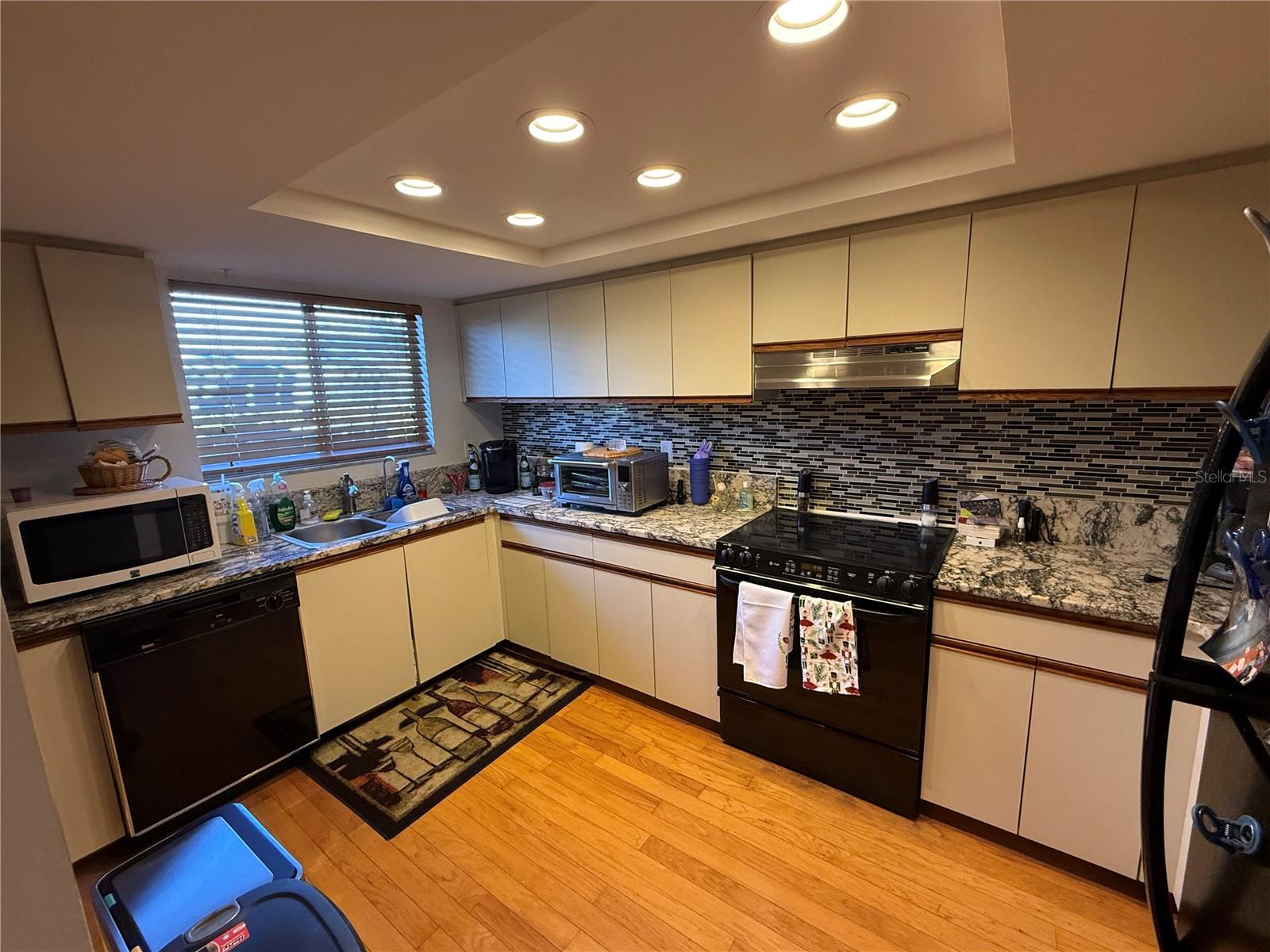 Image 4 of 18 For 259 Fenwick Drive 35