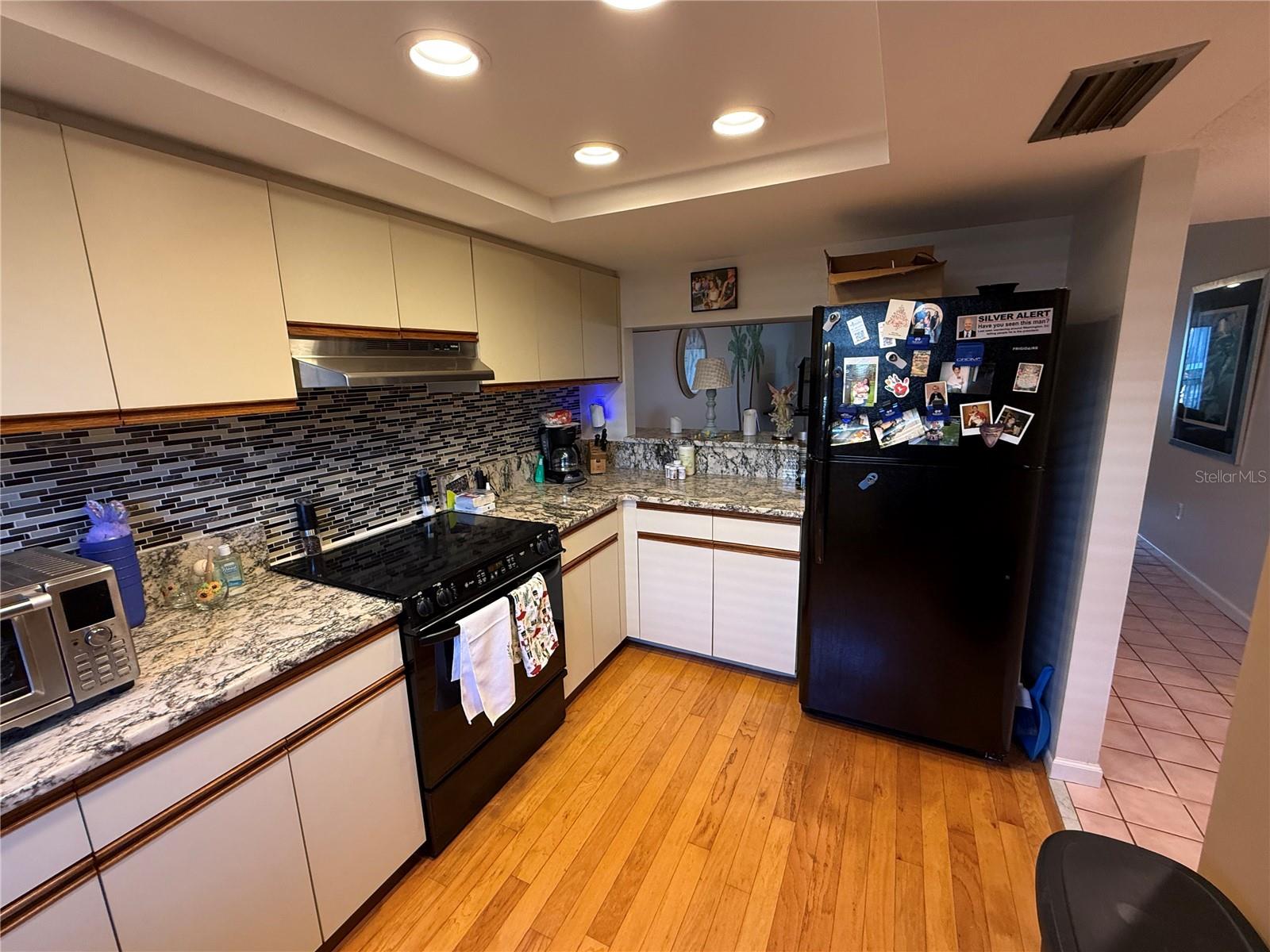 Image 5 of 18 For 259 Fenwick Drive 35