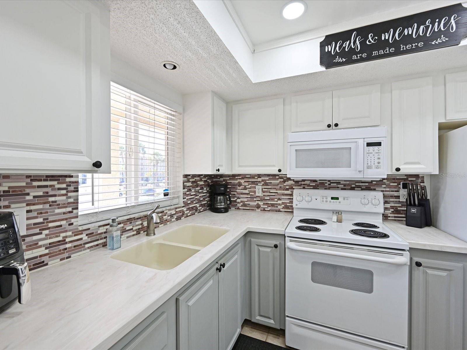 Image 14 of 50 For 3563 Lake Bayshore Drive J206