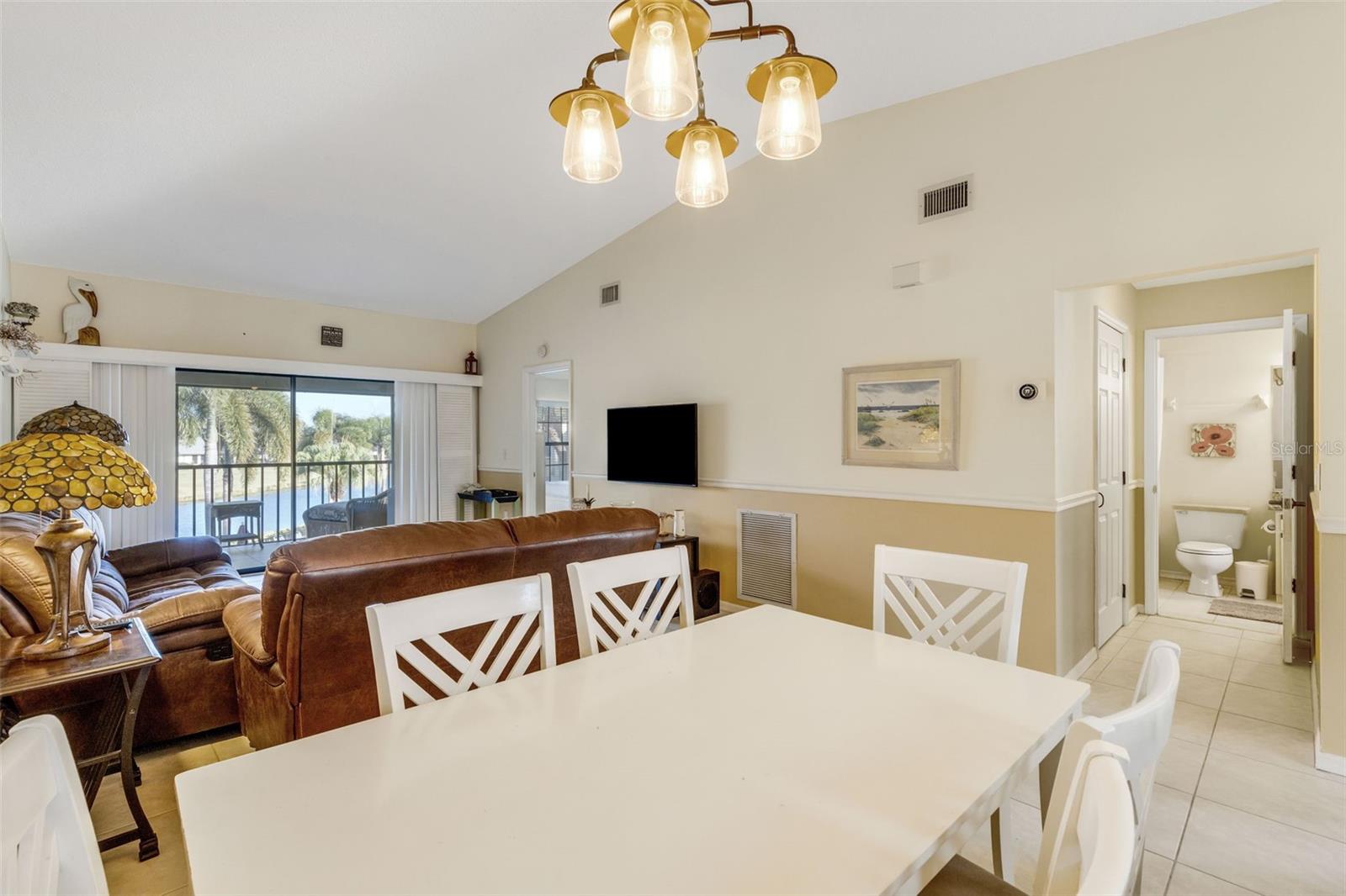 Image 11 of 44 For 4514 Weybridge  54