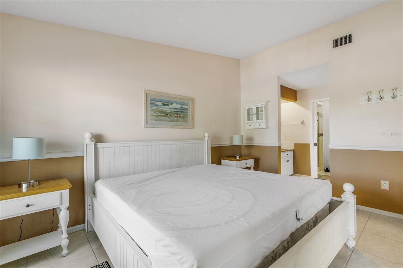 Image 22 of 44 For 4514 Weybridge  54