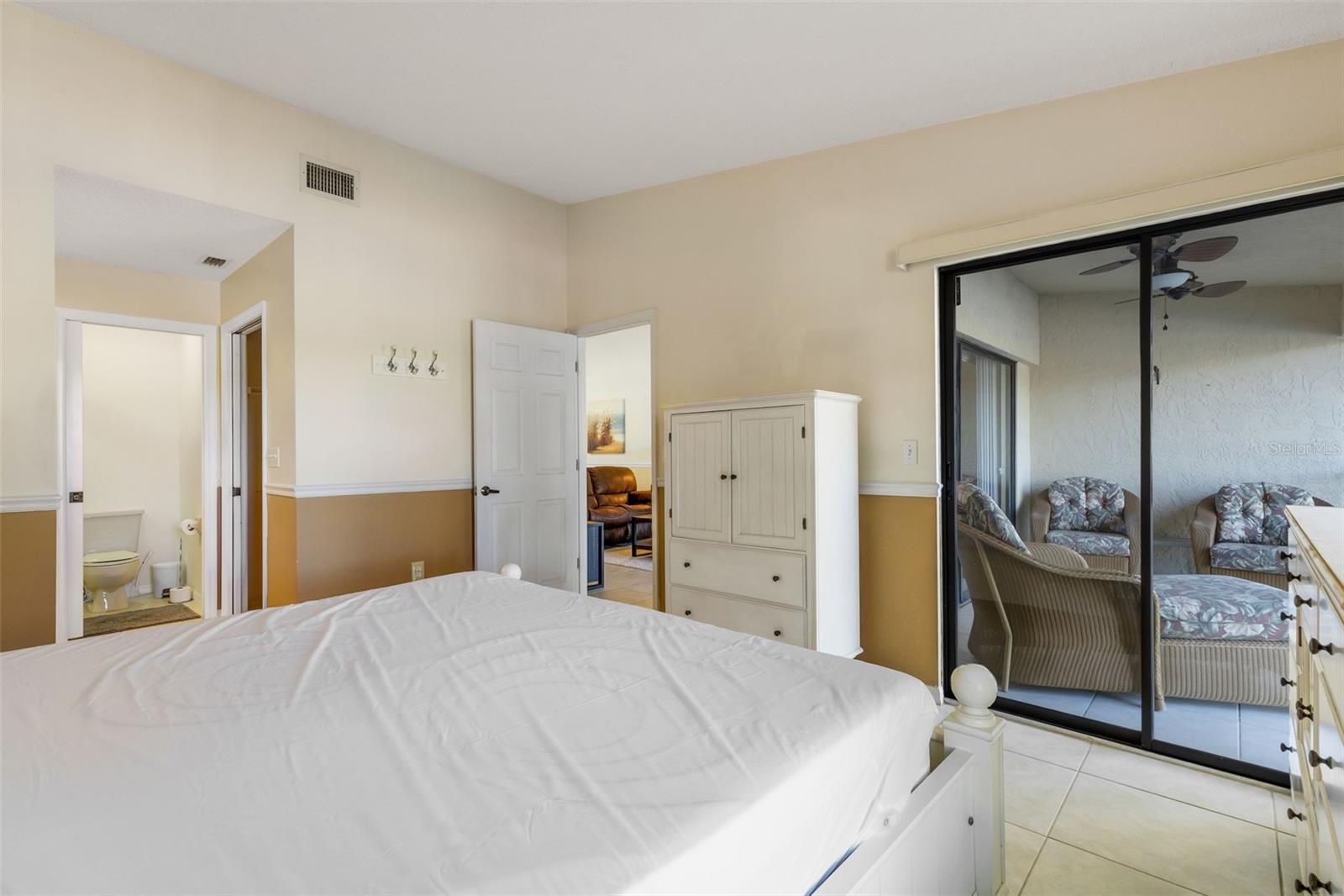 Image 23 of 44 For 4514 Weybridge  54